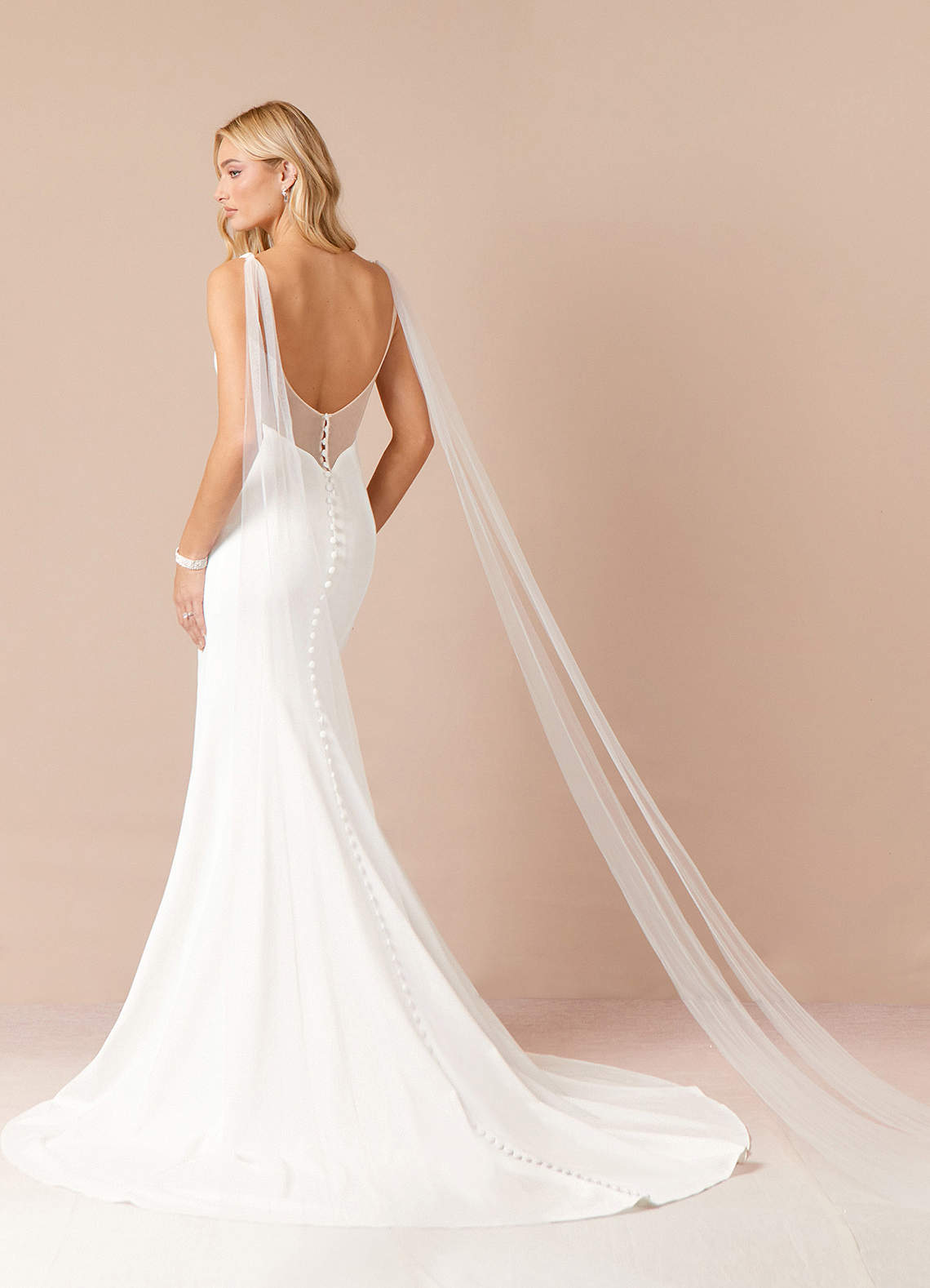 Azazie Sharen Robes de mariée Robe Sirène en Crêpe Élastique Blanc De Diamant image1