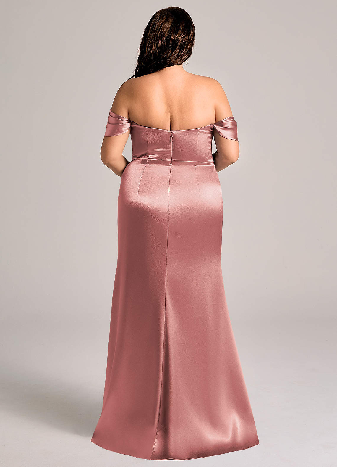 Azazie Saige Vestidos de madrinha de casamento Vestido Rosa Empoeirada de Cetim Metálico de Bainha com Fora do ombro image9