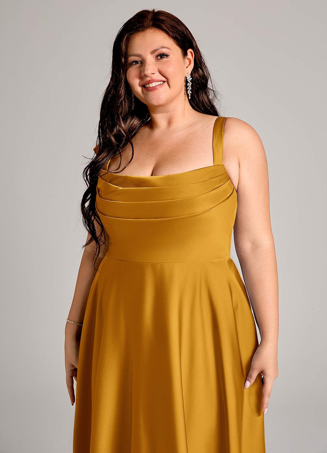 Azazie Shaude Vestidos de madrinha de casamento Vestido Caramelo de Cetim elástico de Linha A com Plissado image8