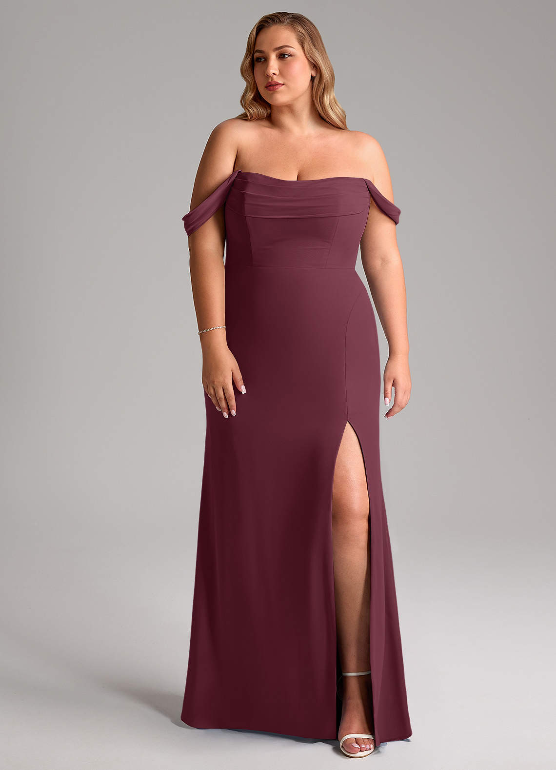 Azazie Saige Vestidos de damas de honor Vestido de Cabernet de Gasa de Corte en A Convertible con Vestidos sin tirantes image9