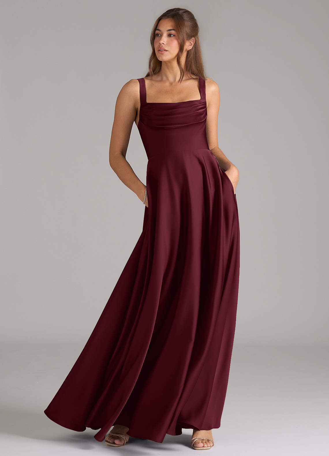 Azazie Shaude Robes de demoiselle d'honneur Robe Trapèze en Satin extensible Plissée Cabernet image2