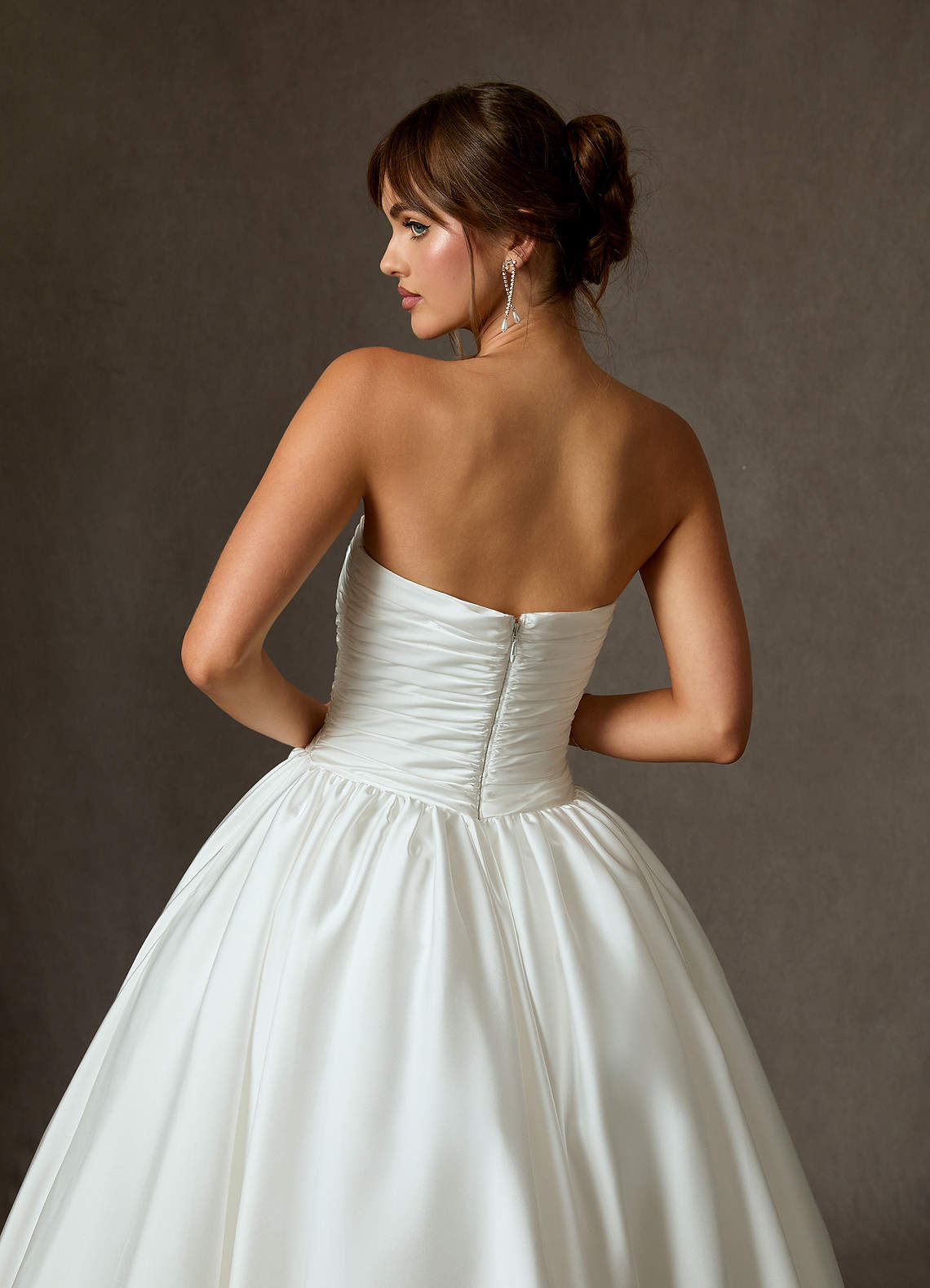 Azazie Shae Vestidos de novia Vestido de Diamante Blanco de Satén Elástico de Corte Princesa con Sin tirantes image7