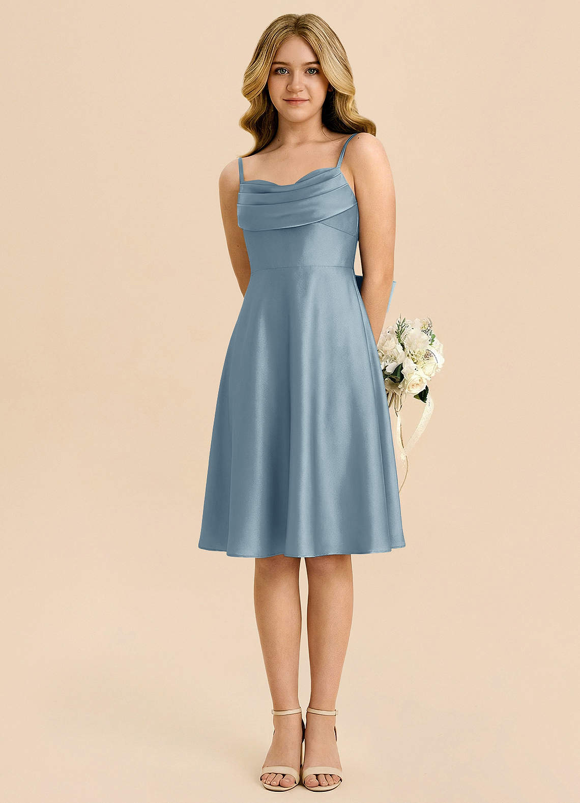 Azazie Bear Junior Vestido Azul Empoeirado de Cetim elástico de Linha A com Decote em coração image4