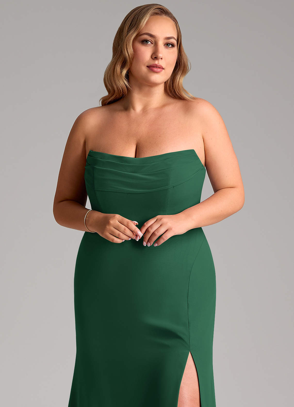 Azazie Saige Jurken voor bruidsmeisjes Converteerbaar Jurk van Chiffon met A-Lijn Off the Shoulder Donkergroen image10