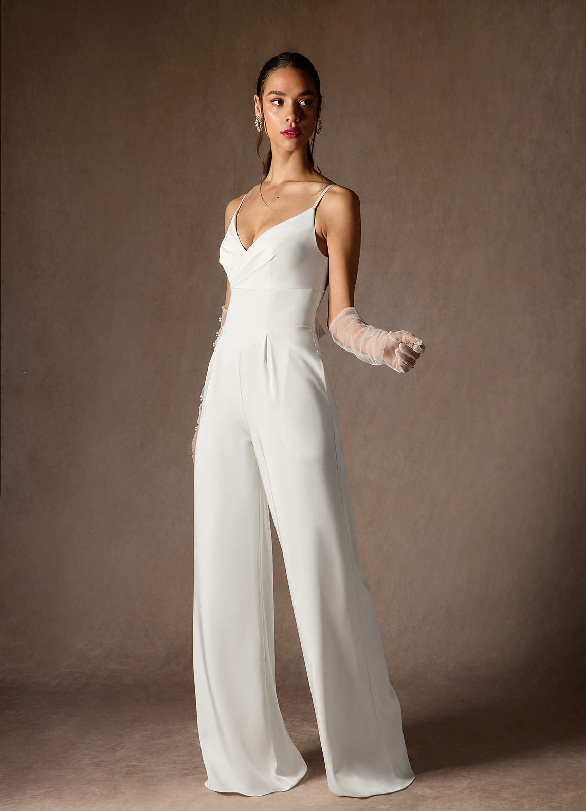 Azazie Ingris Abiti da Sposa Abito Stili di Pantaloni in Raso con Retro in Crepe con Scollo a V a Pieghe Bianco Diamante image1