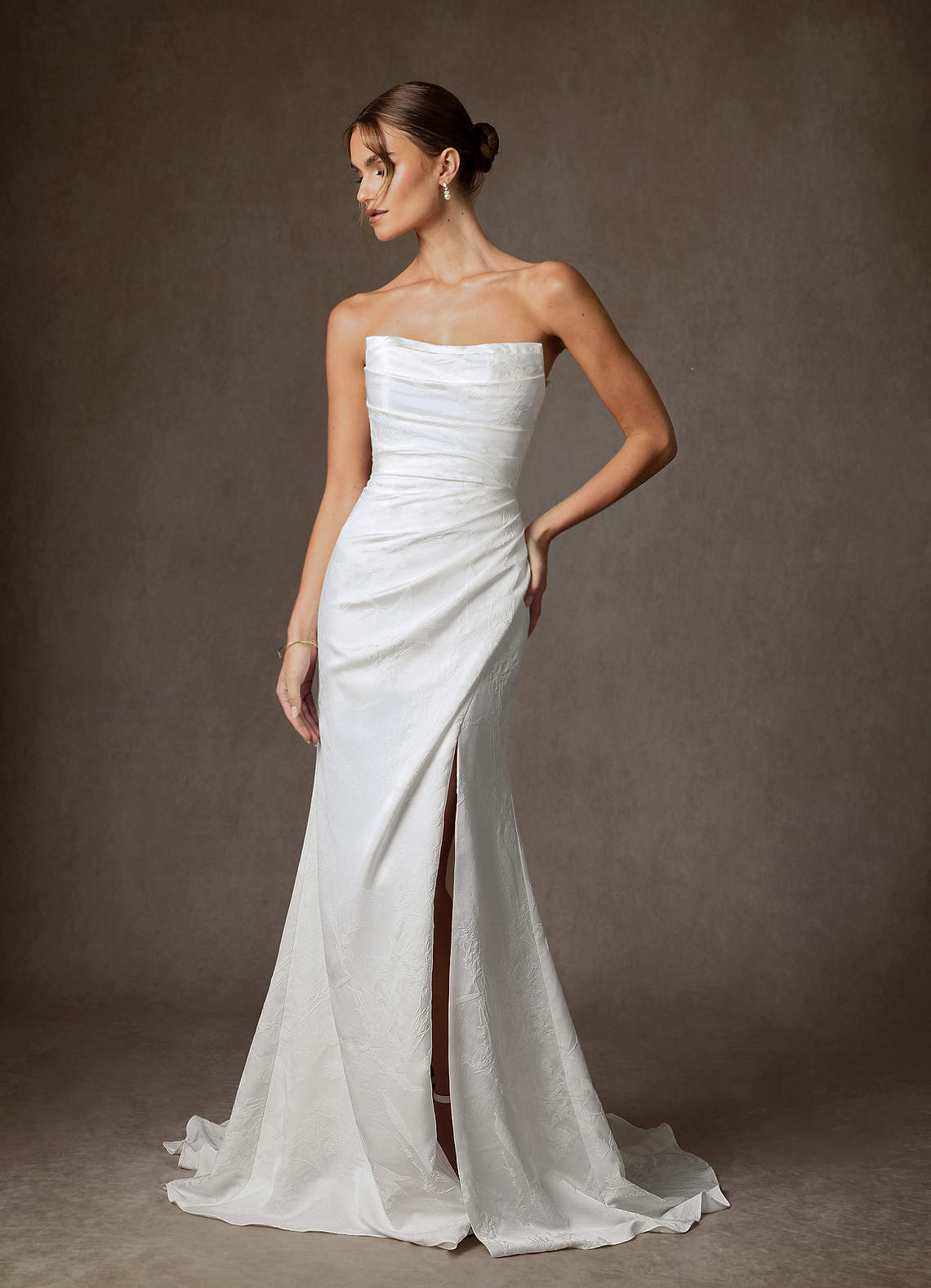 Azazie Tilly 웨딩드레스 쉬스 오프 더 숄더 플로럴 자카드 스윕 트레인 드레스 image9