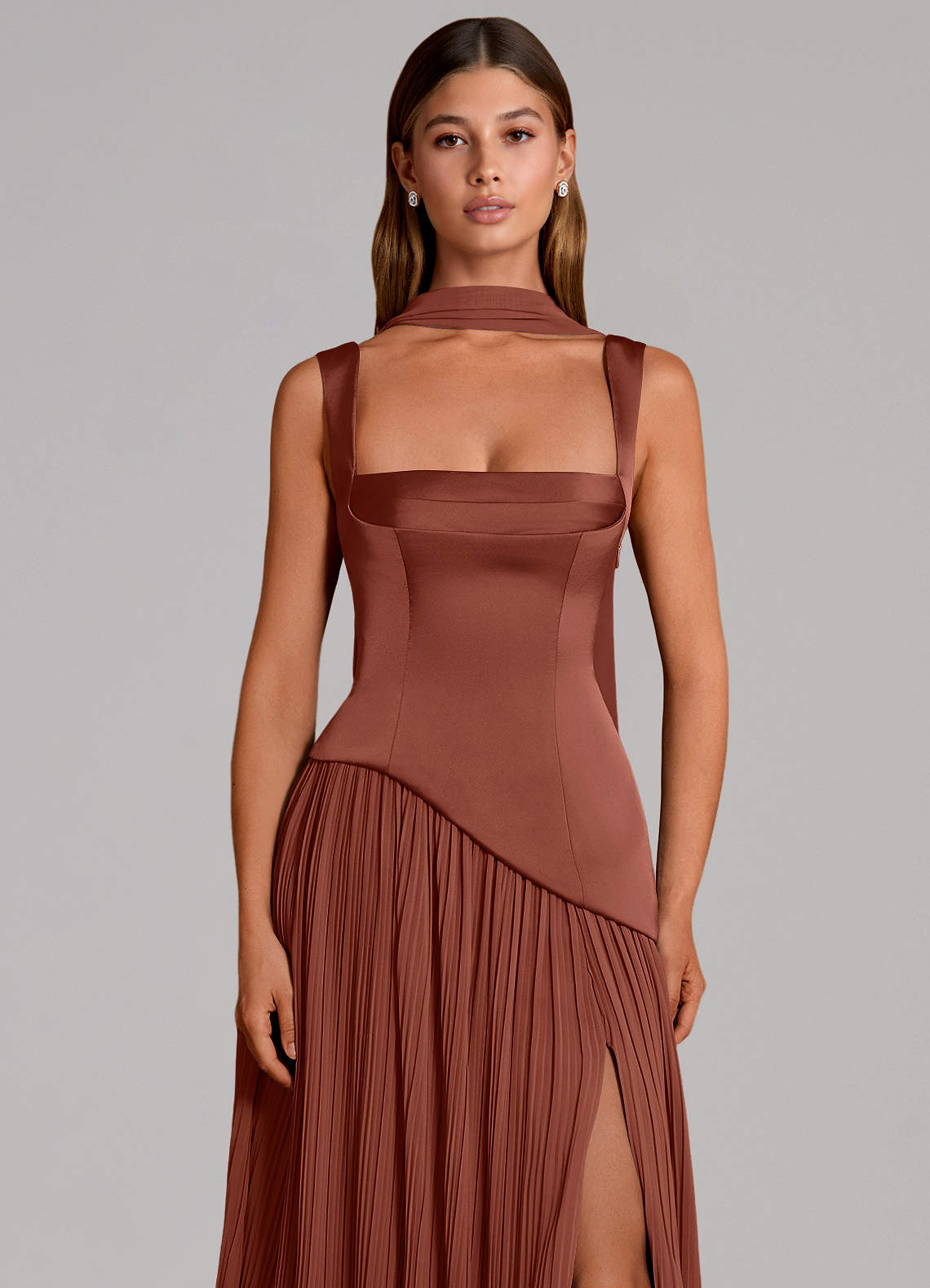 Azazie Stephanie Vestidos de madrinha de casamento Vestido Castanho Aloirado de Cetim elástico de Linha A com Plissado image5