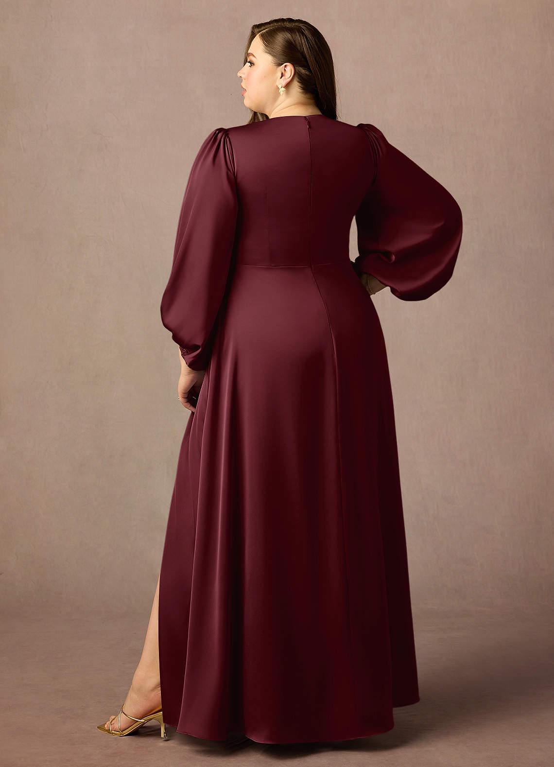 Azazie Luna Abiti per la Madre della Sposa Abito A-Line in Raso Elasticizzato Plissettato Cabernet image1