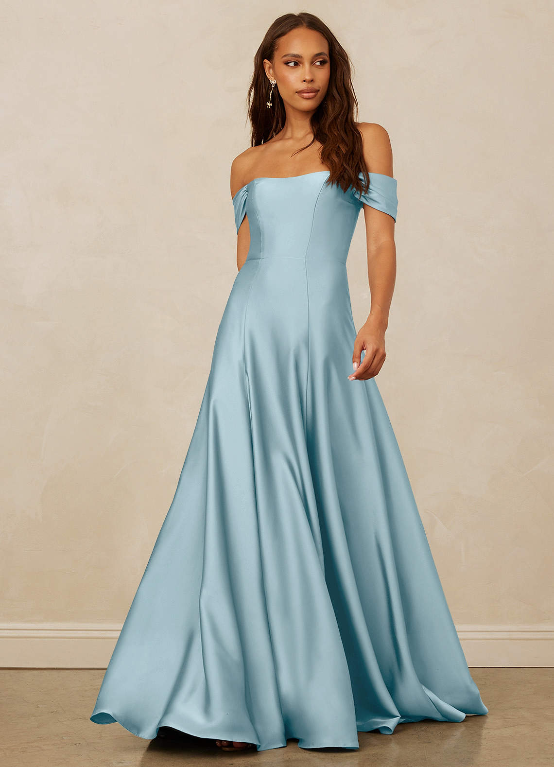 Christian Siriano Bridal for Azazie 1002 Vestidos de damas de honor Vestido de Azul Malhumorado de Satén Elástico de Corte en A Convertible con Vestidos sin tirantes image1