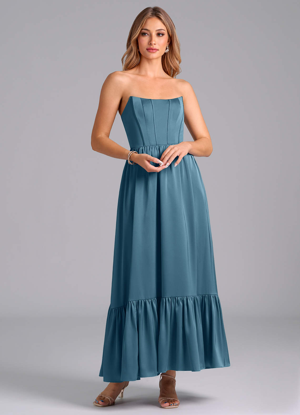 Azazie Leilana Robes de demoiselle d'honneur Robe Trapèze en Satin extensible Corset Bermude image1