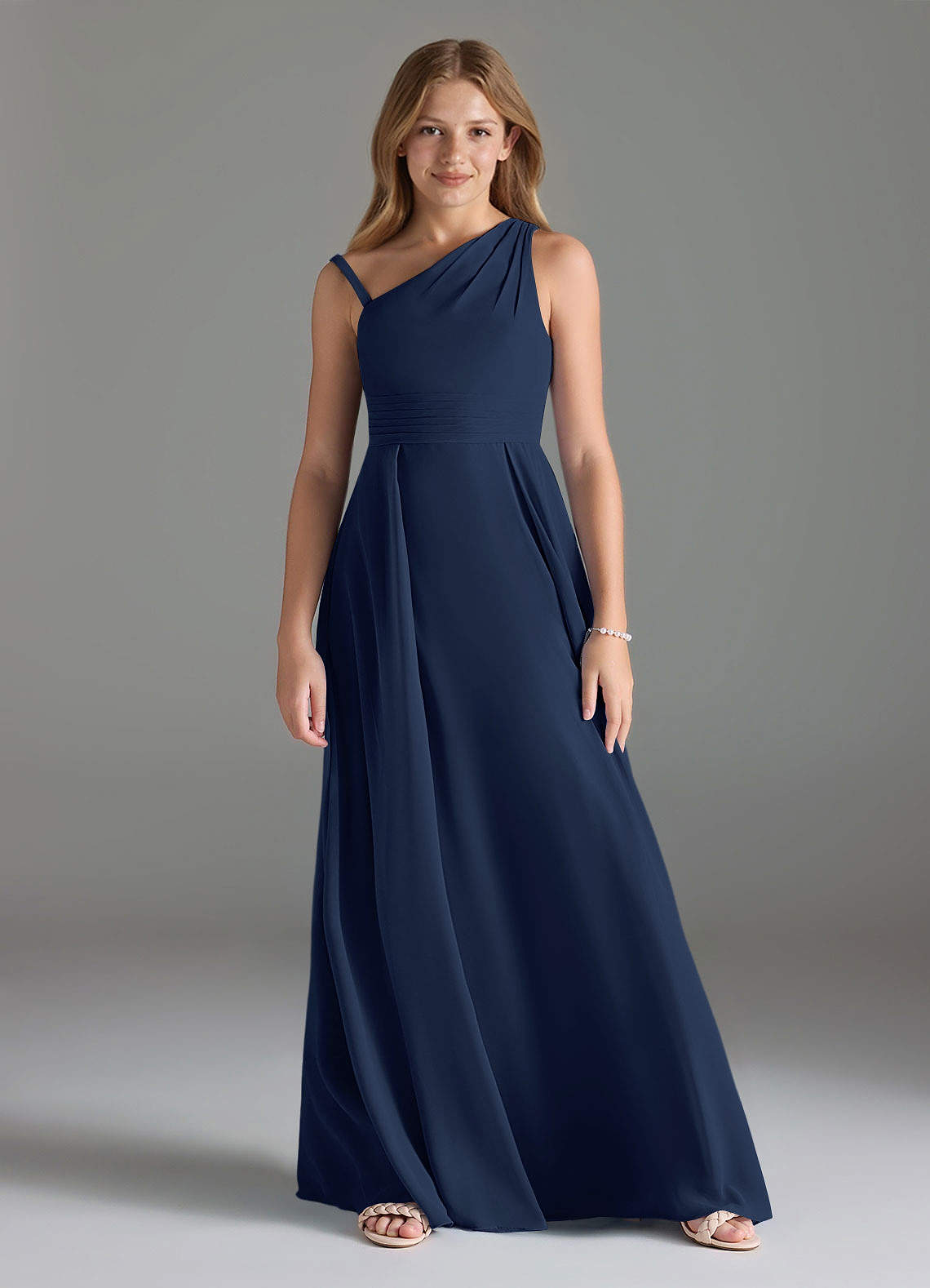 Azazie Dallas Junior Vestido de Azul Marino Oscuro de Gasa de Corte En A con Plisado image1