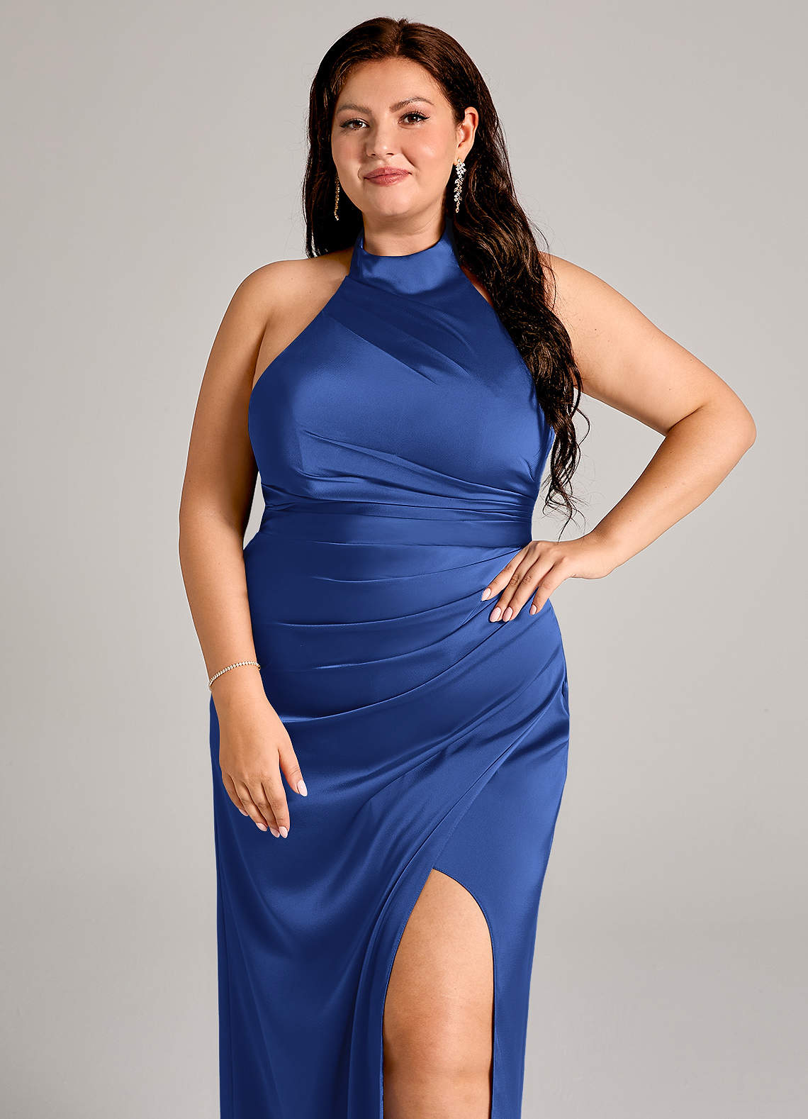 Azazie Jemma Vestidos de madrinha de casamento Vestido Royal Blue de Cetim elástico de Bainha com Plissado image9