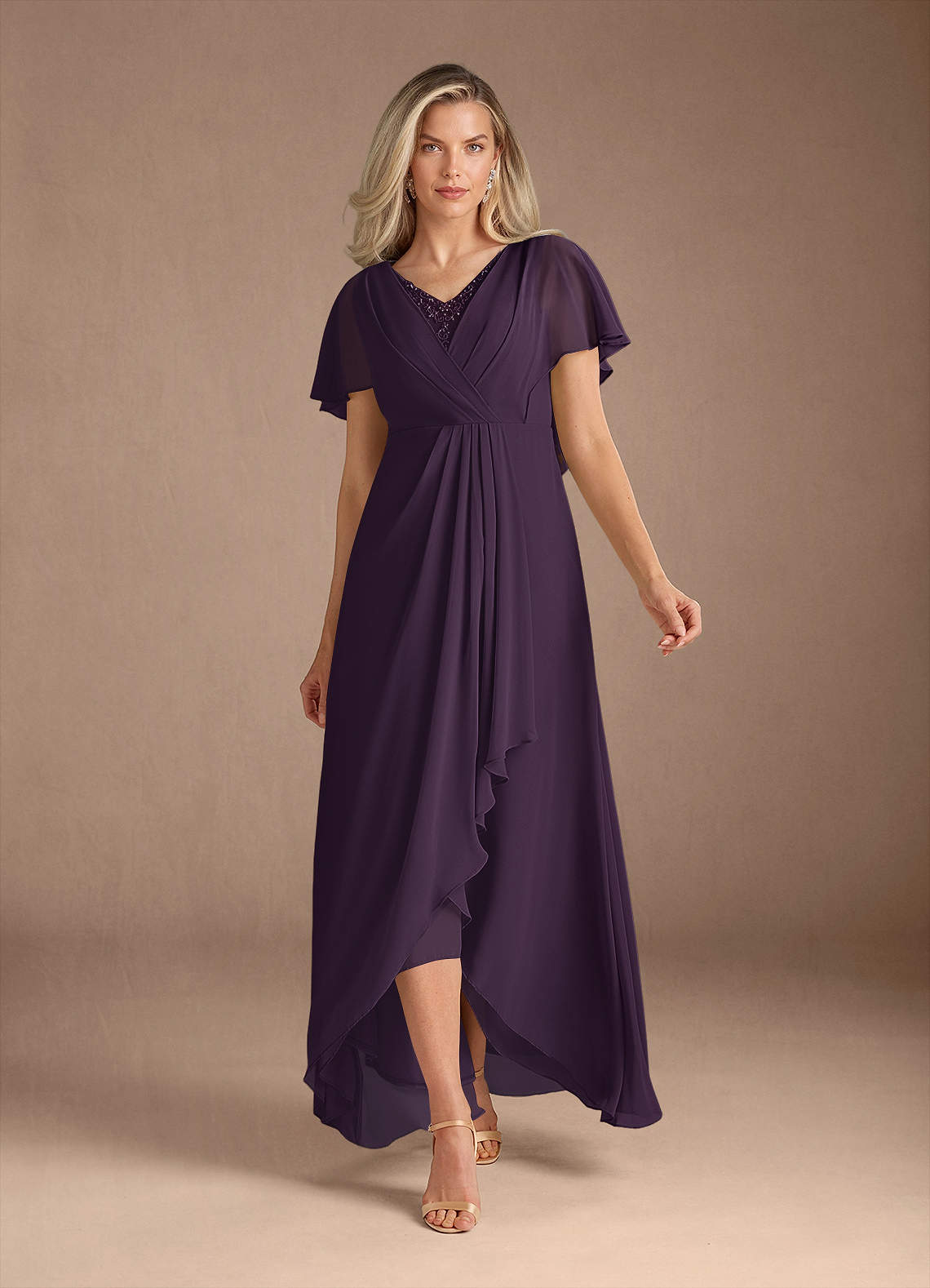 Azazie Eliza Mère de la mariée Robes Robe Trapèze en Mousseline de soie Col V plissé Prune image1