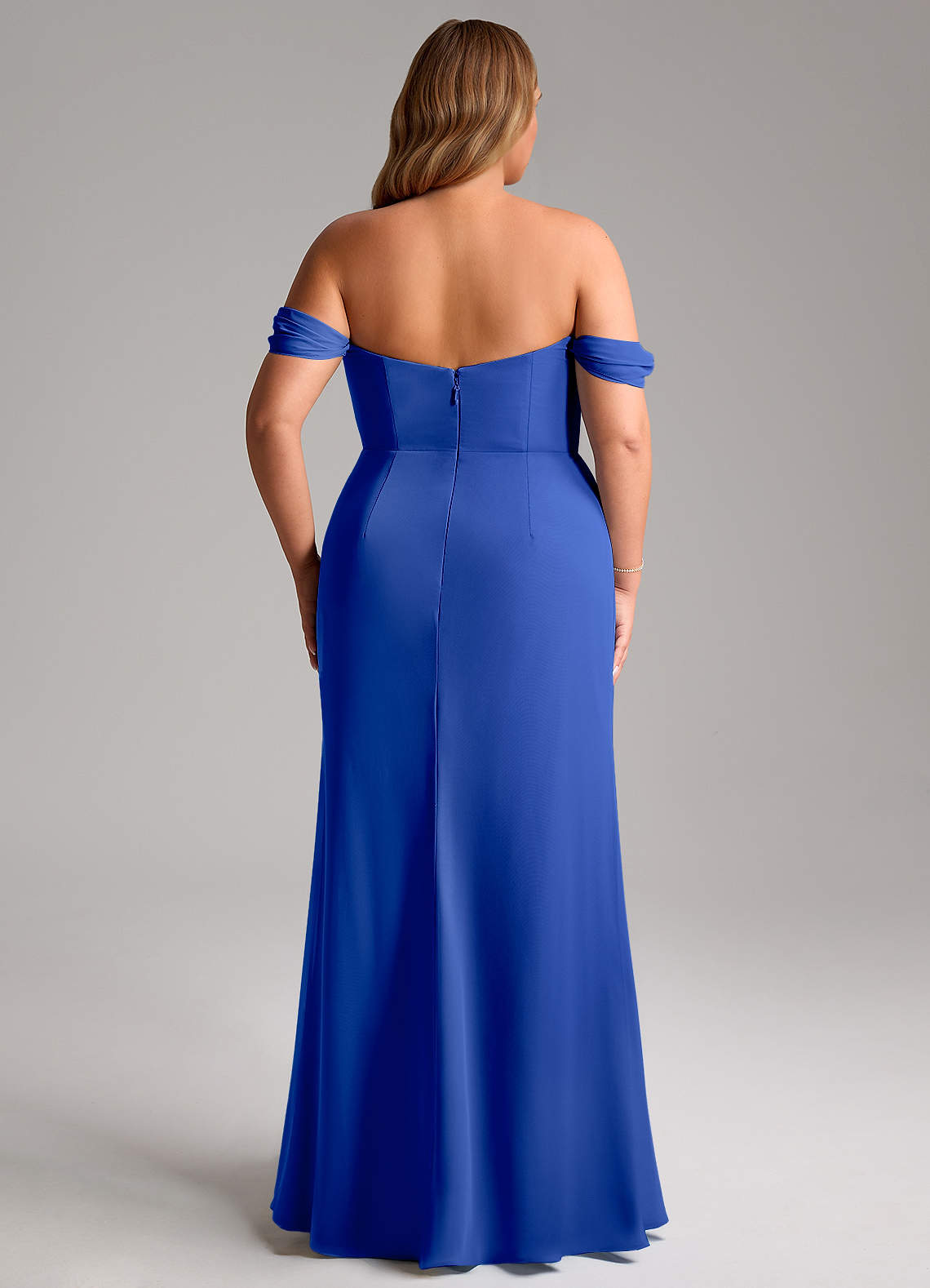 Azazie Saige Vestidos de damas de honor Vestido de Azul Real de Gasa de Corte en A Convertible con Vestidos sin tirantes image14