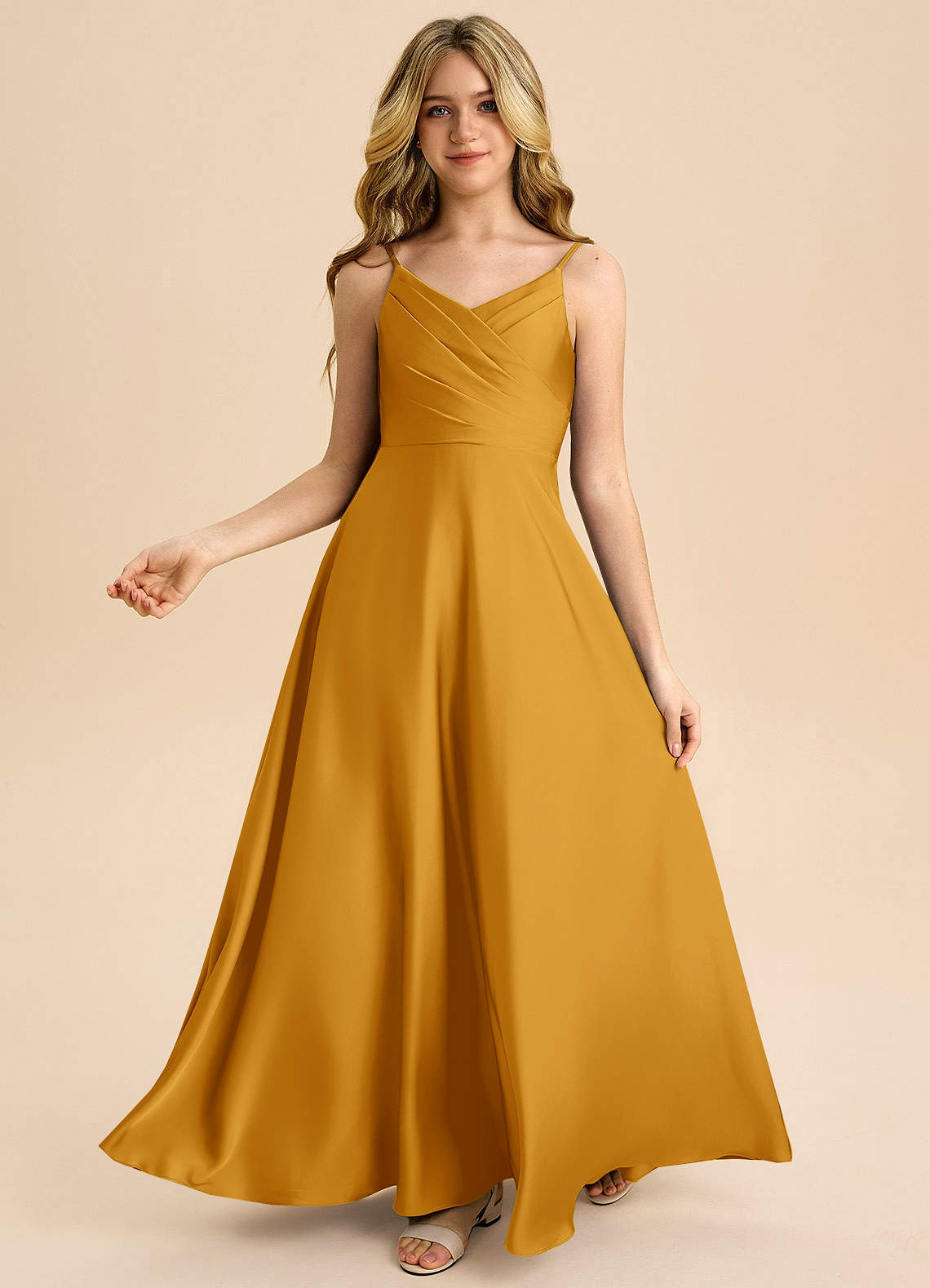 Azazie Bug Junior Robe Trapèze en Satin extensible Plissée Caramel écossais image1