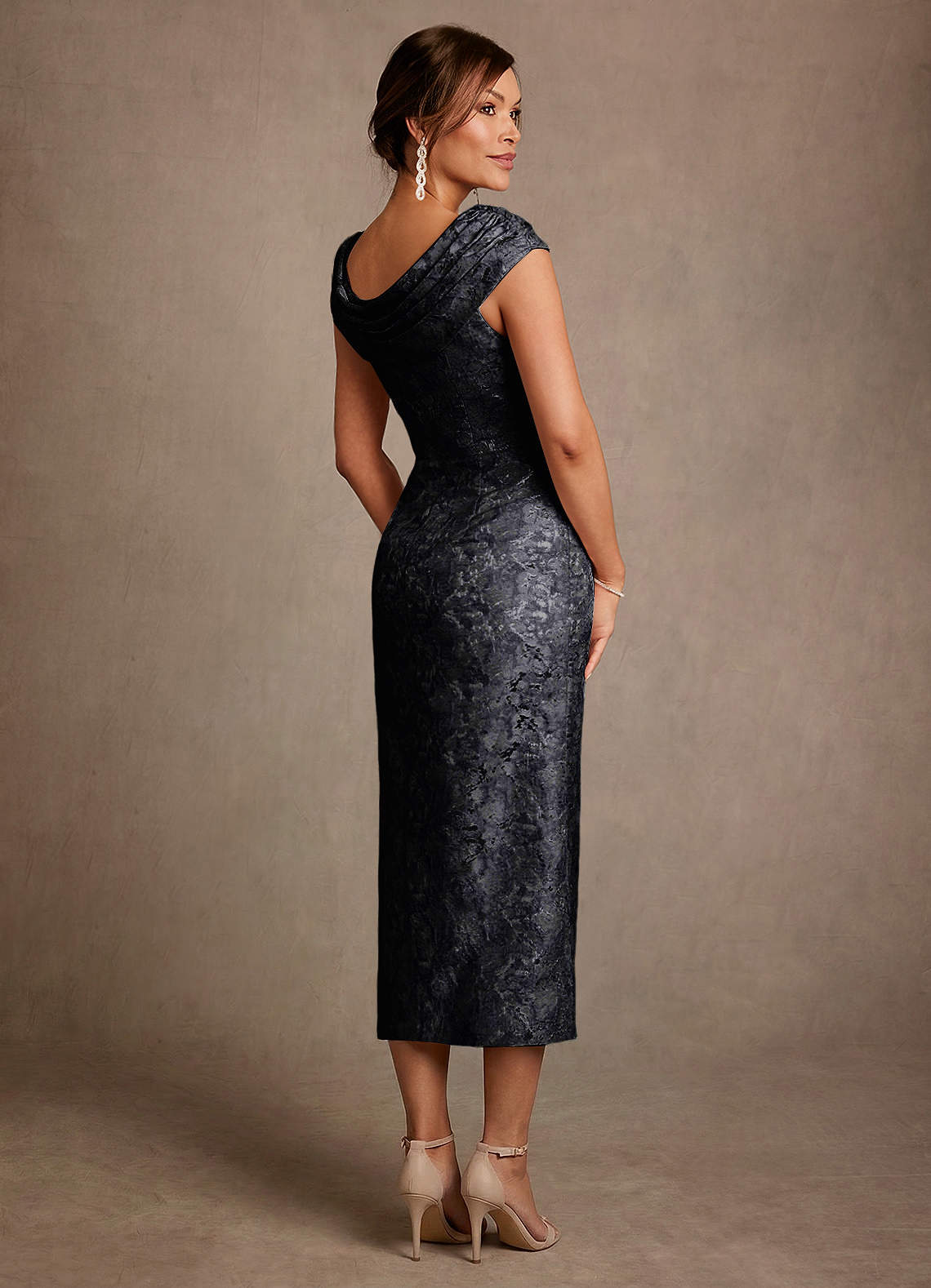Azazie Alpine Vestidos para mãe da noiva Vestido Preto de Jacquard Floral de Linha A com Plissado image1