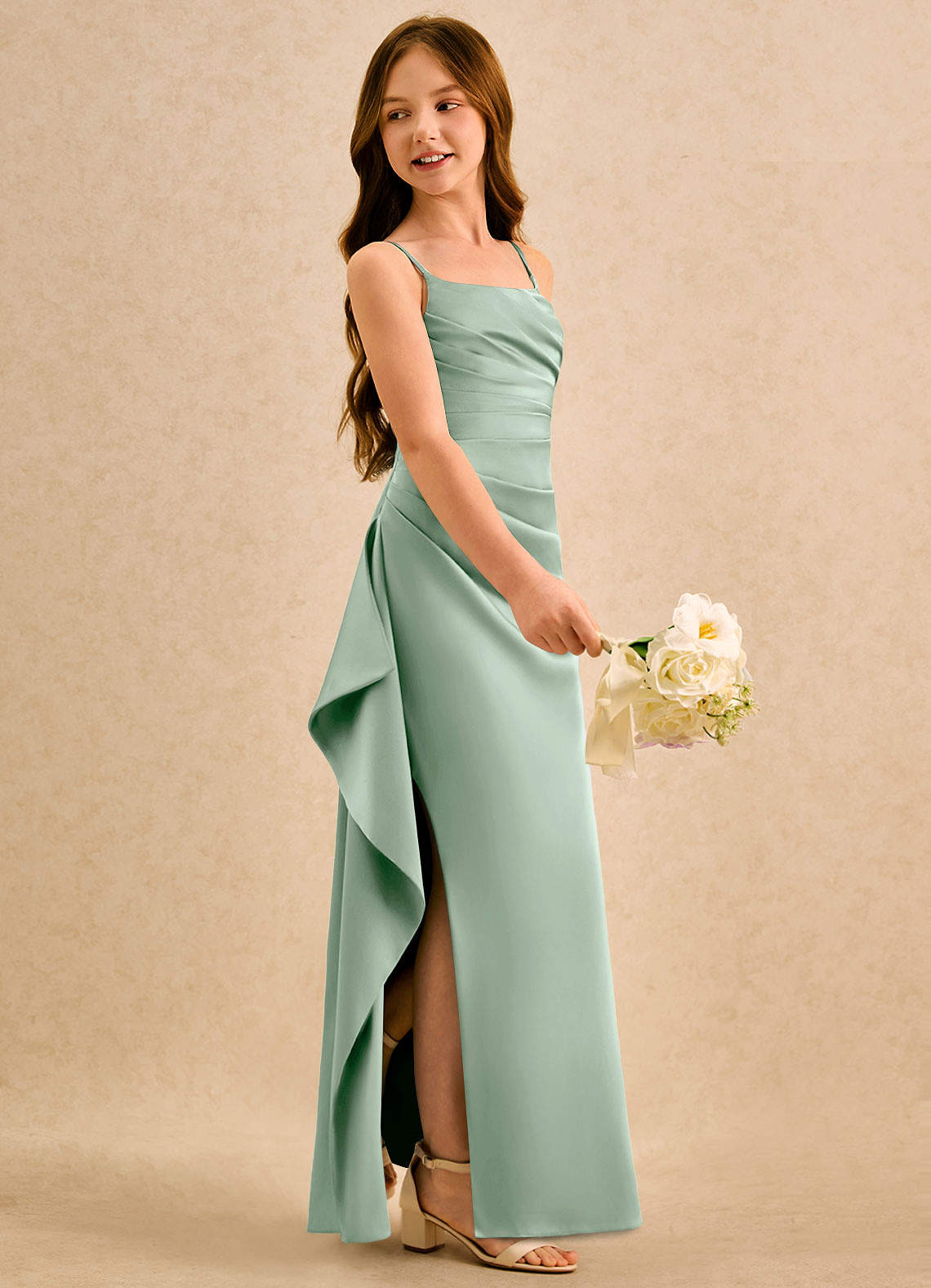 Azazie Cannoli Girls Formal Robe Demoiselle D'honneur Fillette Robe Trapèze en Satin extensible Plissée Agave image4