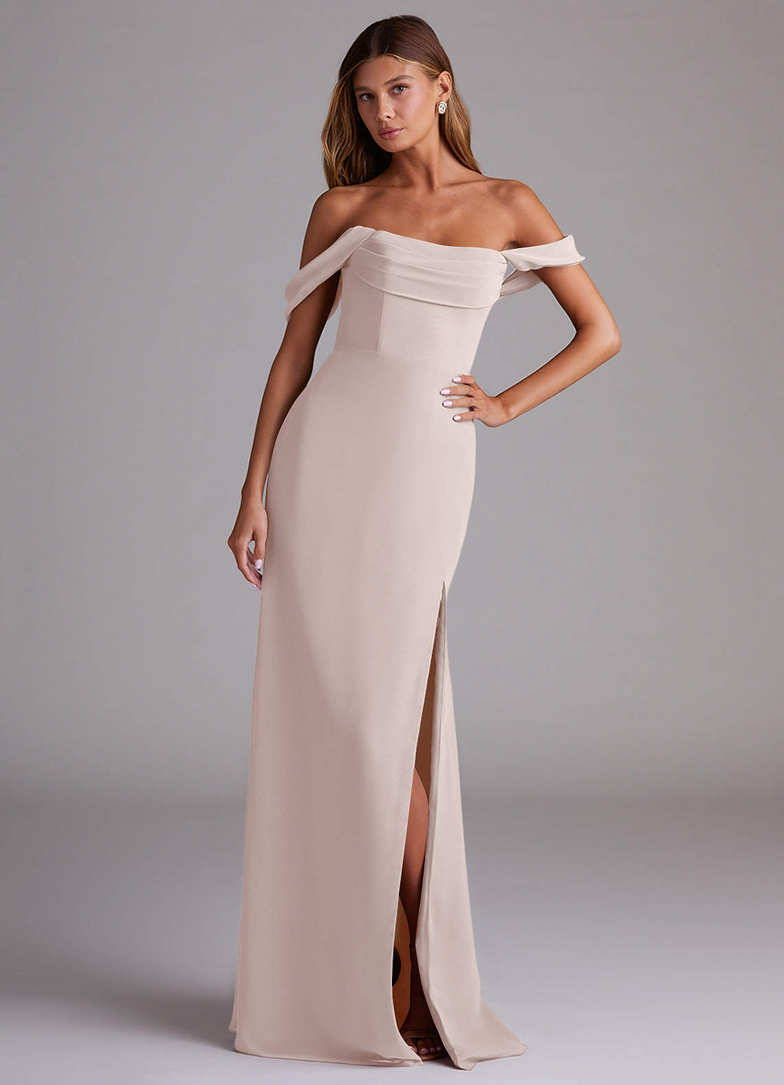 Azazie Saige Vestidos de madrinha de casamento Vestido Pétala De Rosa de Chiffon de Linha A com Fora do ombro image3