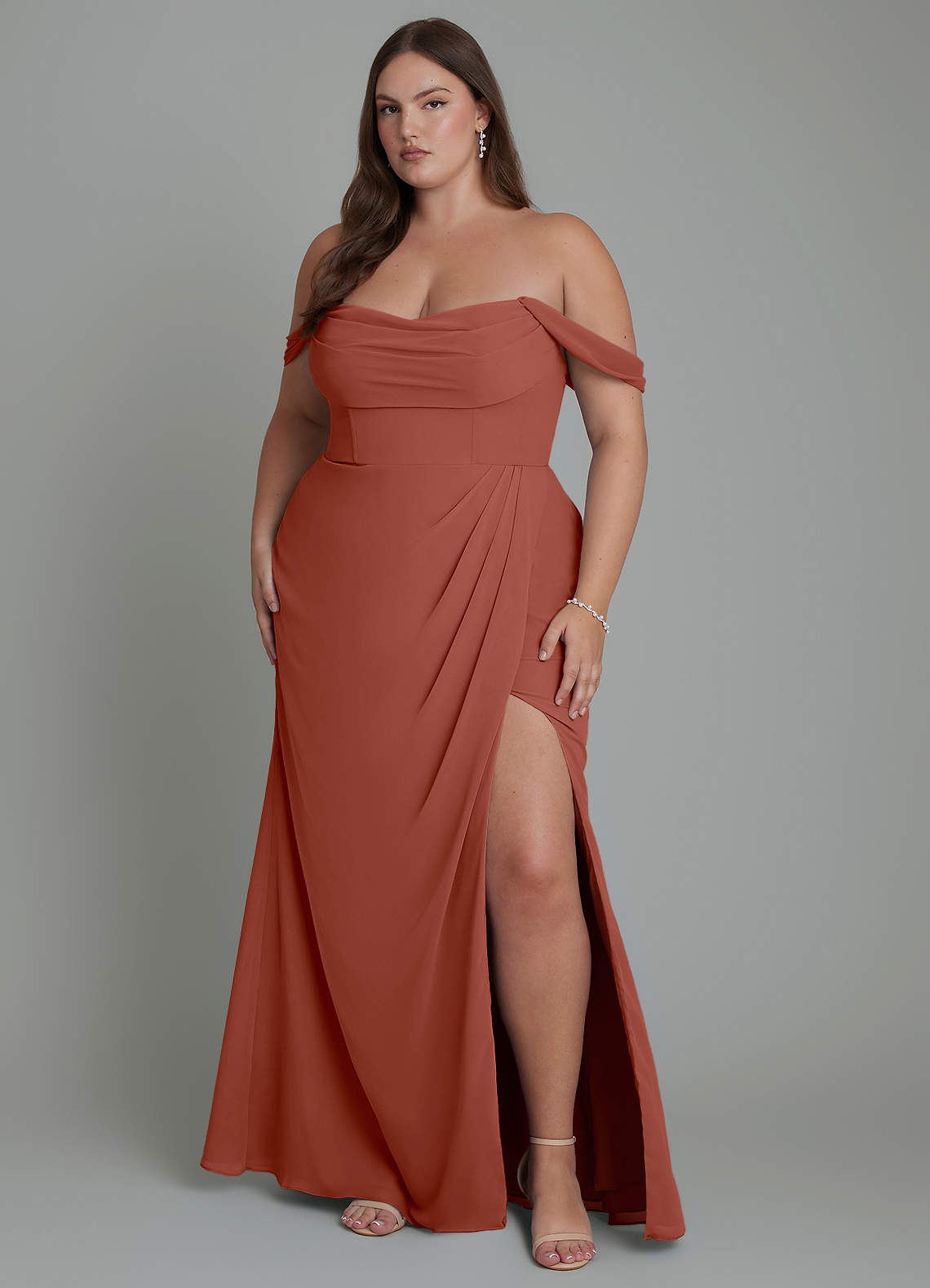 Azazie Johana Jurken voor bruidsmeisjes Converteerbaar Jurk van Chiffon met Zeemeermin Off-shoulder Kastanjebruin image1