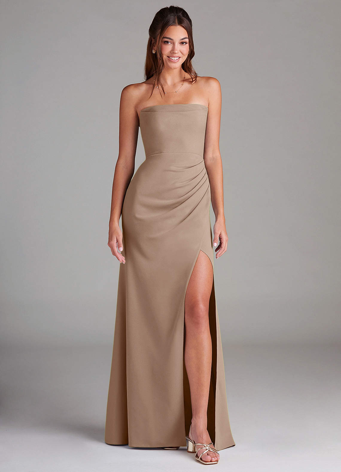 Azazie Leonis Jurken voor bruidsmeisjes Converteerbaar Jurk van Stretch crêpe met Kolom Strapless Taupe image1