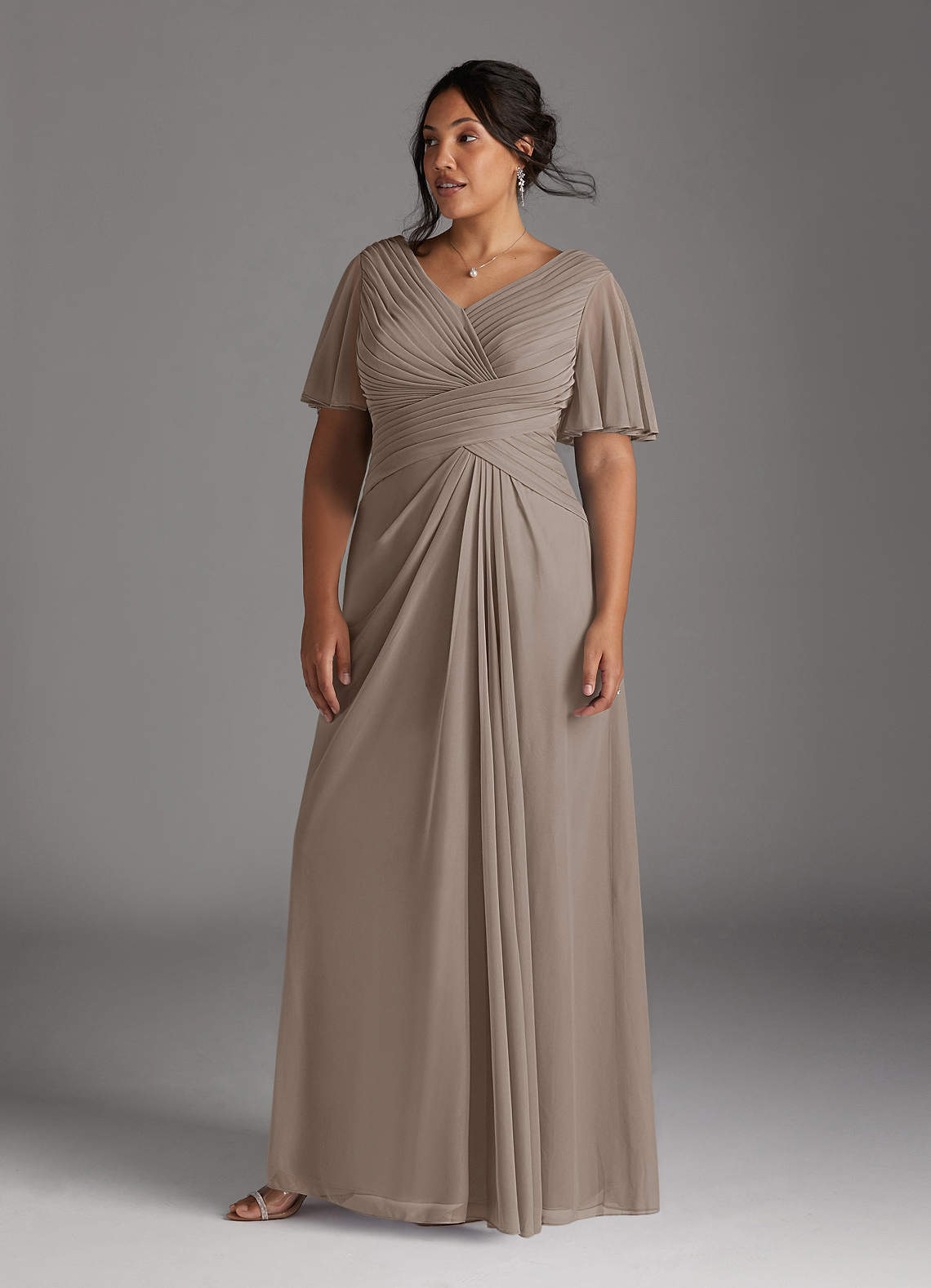 Azazie Emmeline Mère de la mariée Robes Robe Trapèze en Maille Col V plissé Taupe image1