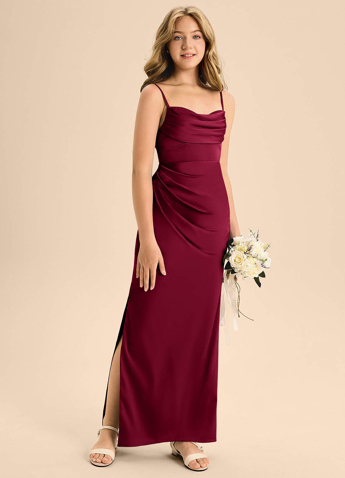 Azazie Mai Junior Vestido Borgonha de Cetim elástico de Linha A com Decote em coração image2