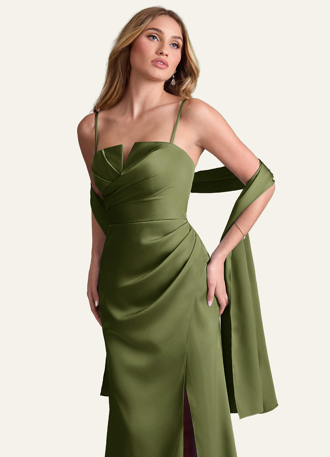 front Azazie Xale De Cetim Elástico Da Irlanda Na Cor Correspondente