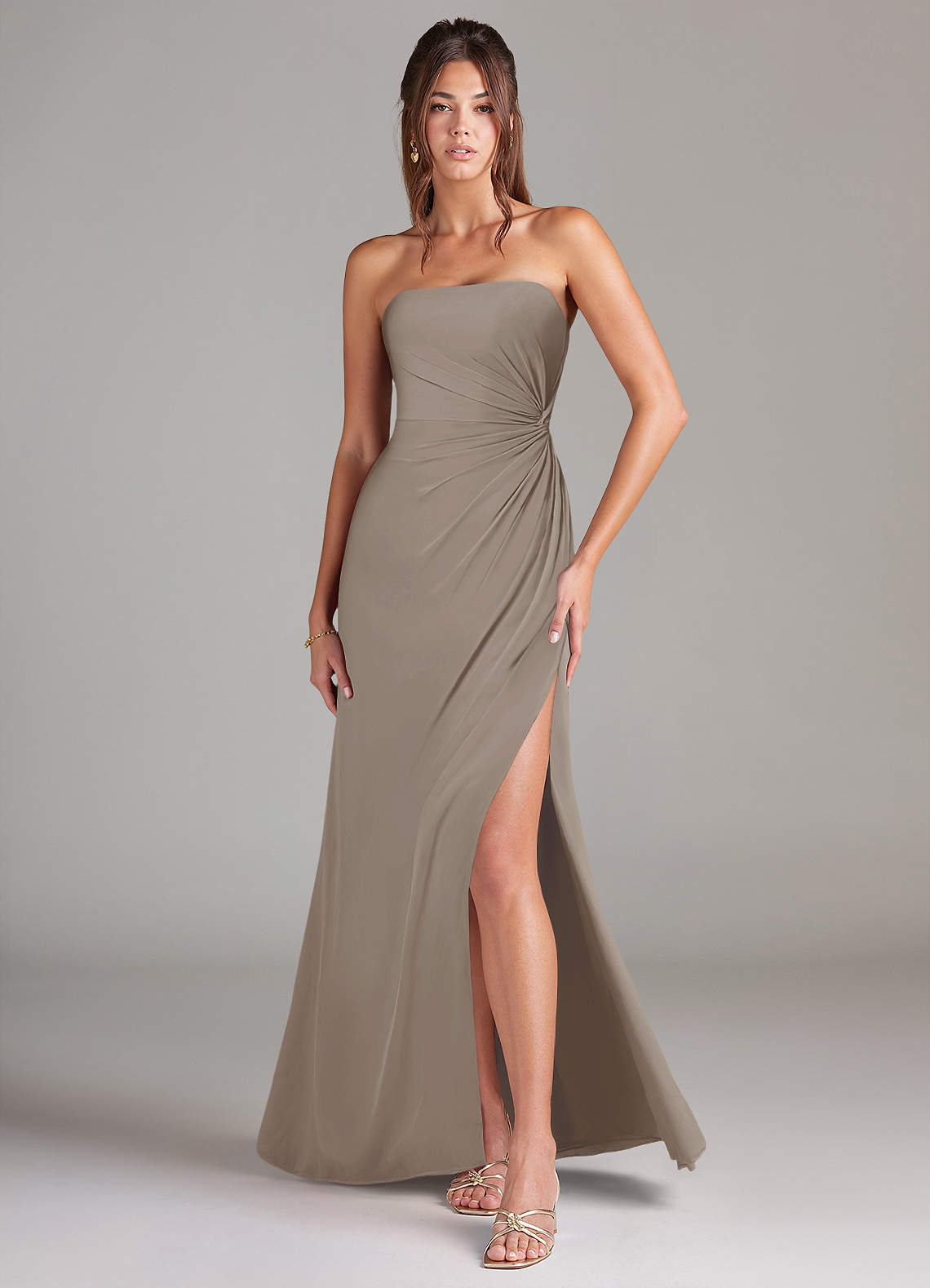 Azazie Aliani Jurken voor bruidsmeisjes Converteerbaar Jurk van Chiffon met Kolom Strapless Taupe image1