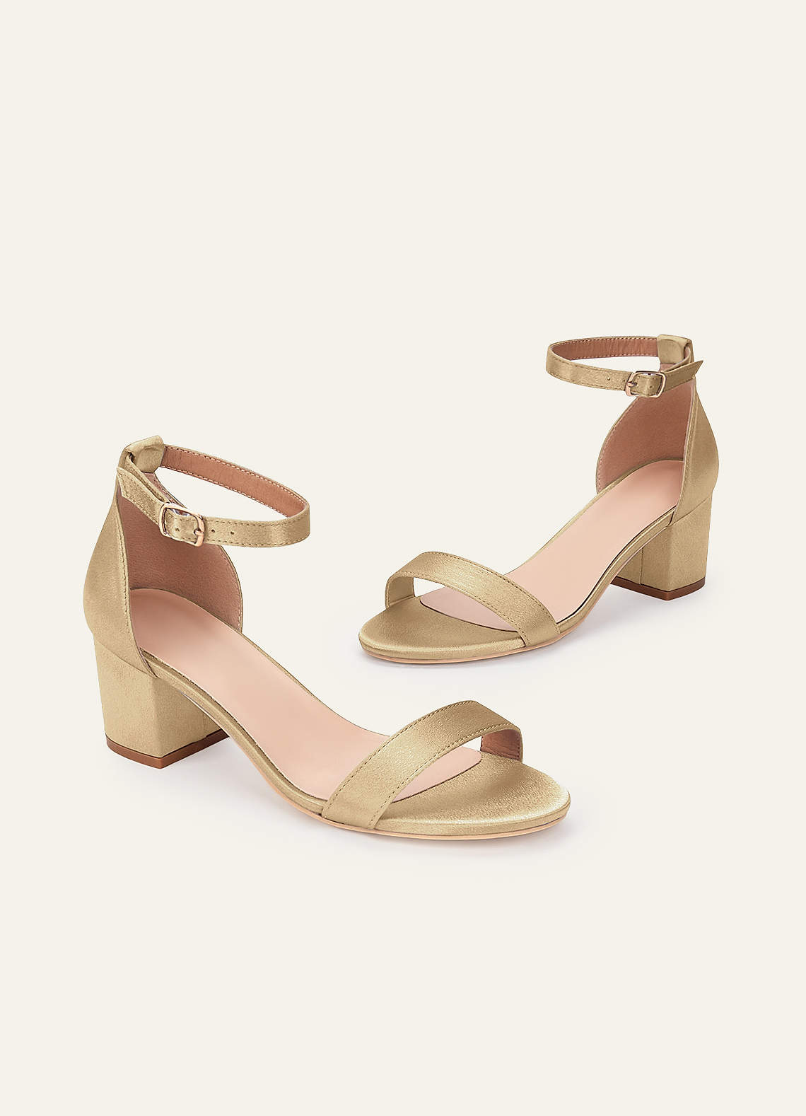 front Sandales à talon carré et boucle à une bride en satin métallisé de couleur assortie