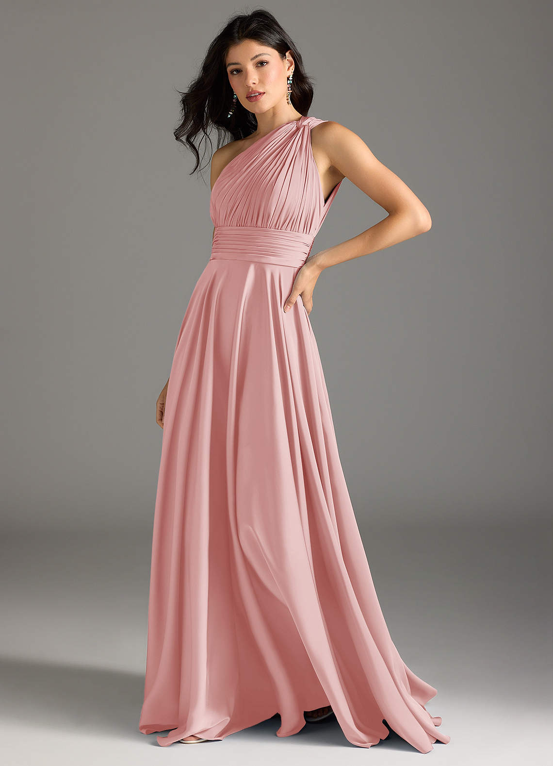 Azazie Charlize Robes de demoiselle d'honneur Robe Trapèze en Satin extensible Une épaule Rose Poudré image3