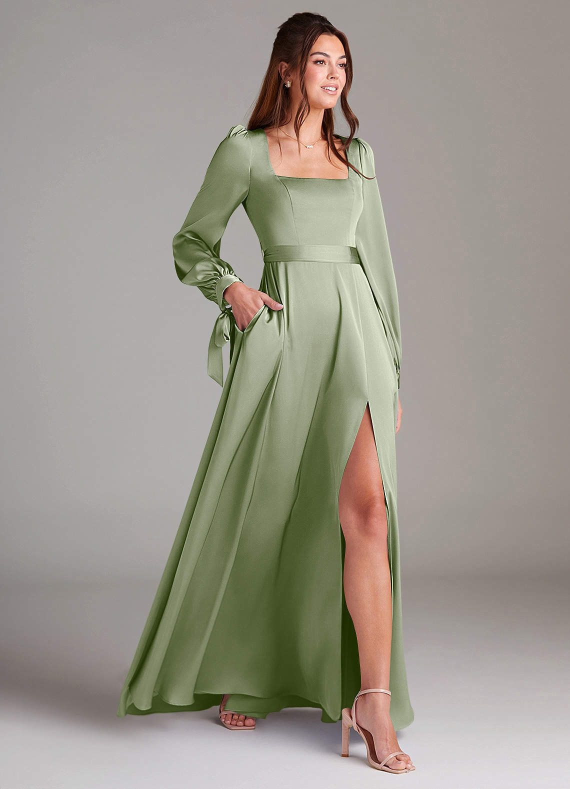 Azazie Leonia Robes de demoiselle d'honneur Robe Trapèze en Satin extensible Manche longue Vert Sauge image3