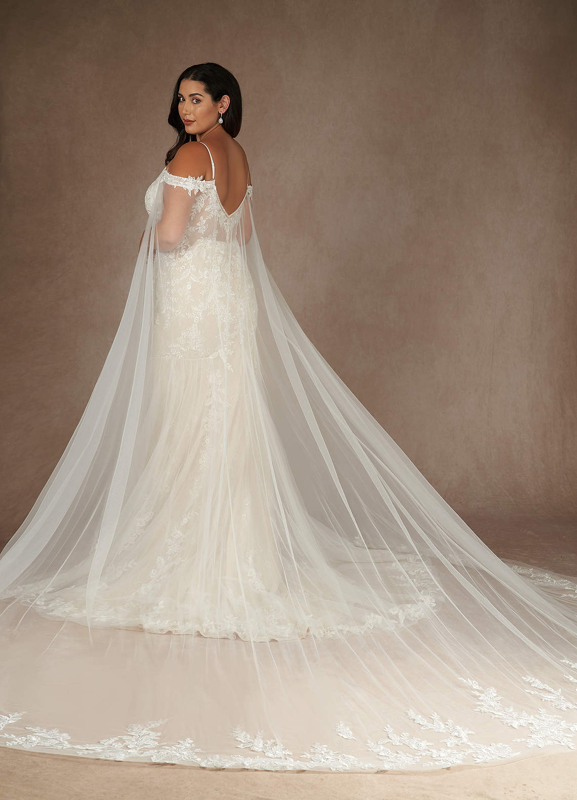 Azazie Leonie Vestidos de novia Vestido de Blanco Diamante Champán de Tul de Corte Sirena con Lentejuelas Cuello V image17