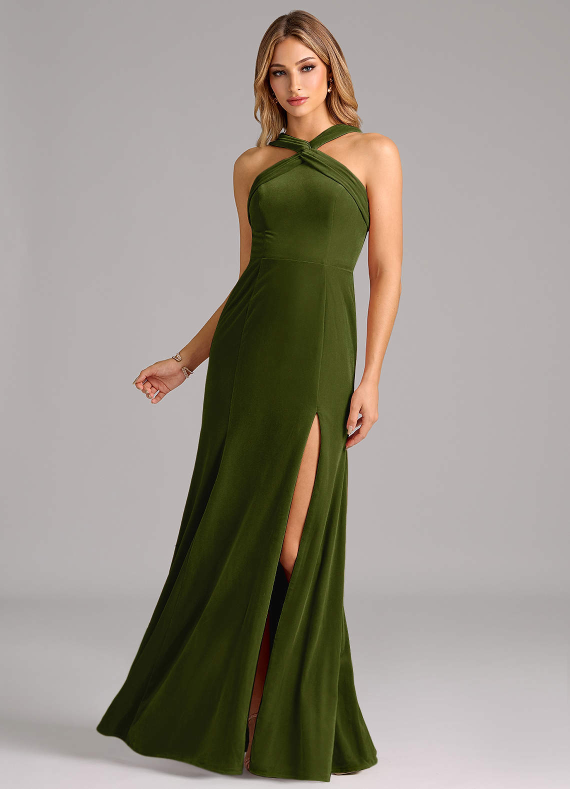 Azazie Rue Robes de demoiselle d'honneur Robe Trapèze en velours Plissée Olive image1