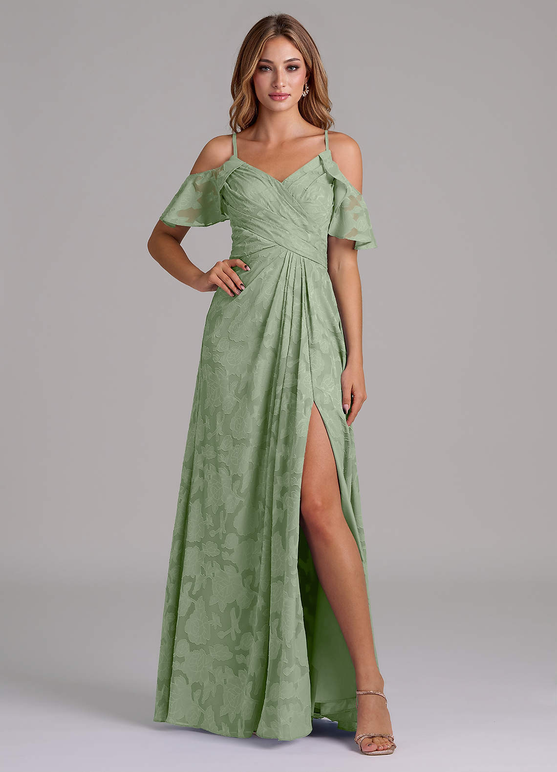 Azazie Dakota Robes de demoiselle d'honneur Robe Trapèze en Blumen-Burnout Épaule décolletée Vert Sauge image1