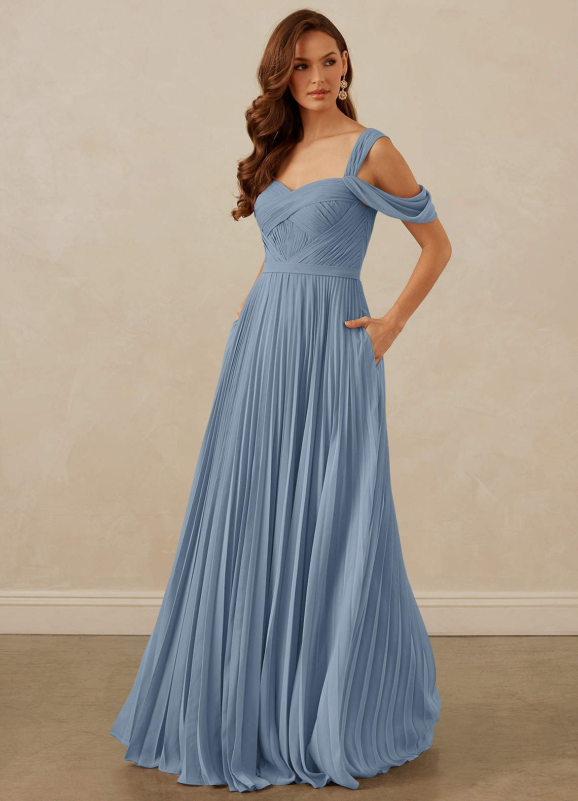 Christian Siriano Bridal for Azazie 1013 Brautjungfernkleider A-Linie Schulterfrei Chiffon Kleid Staubblau image1