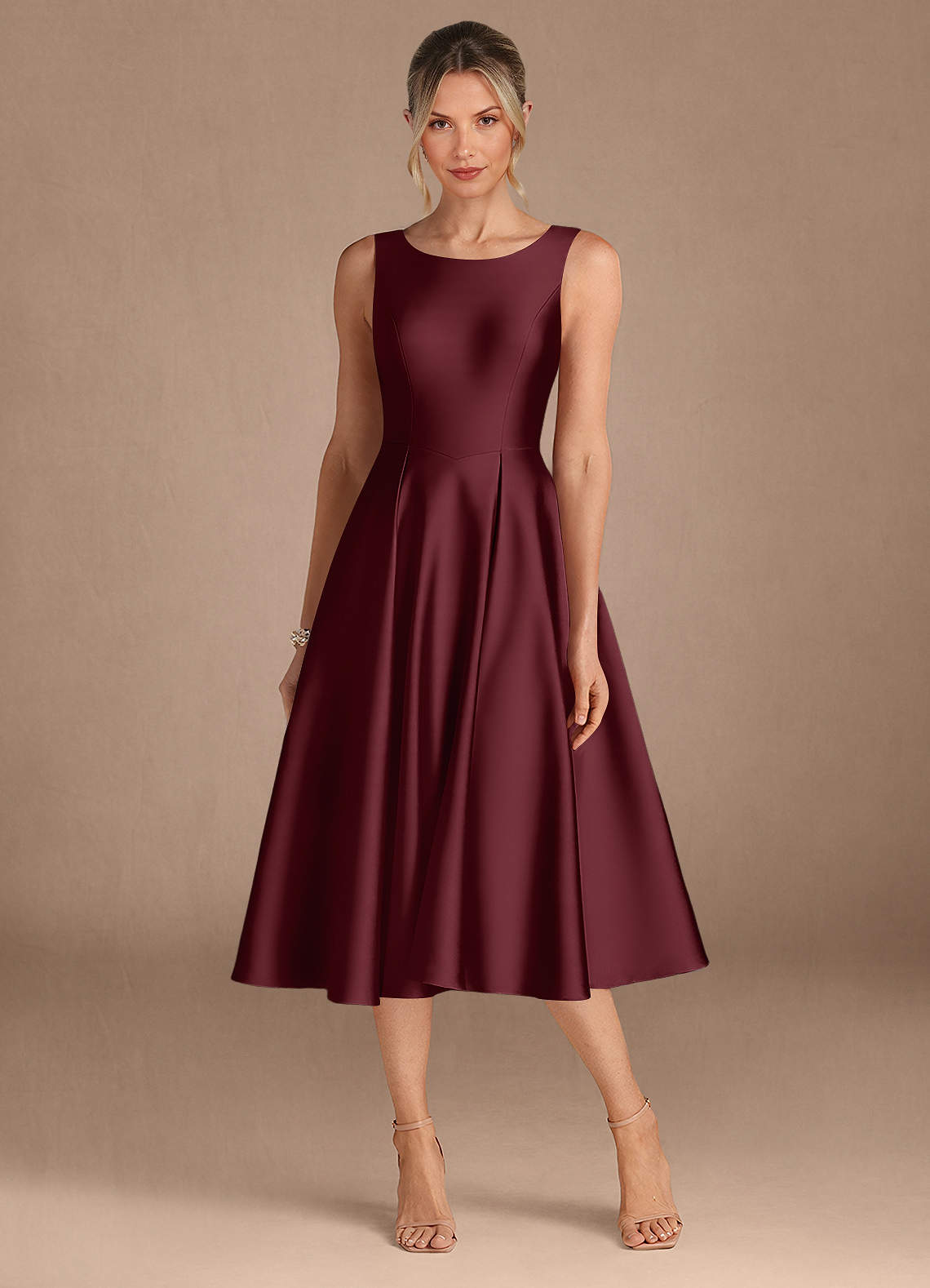 Azazie Fulton Abiti per la Madre della Sposa Abito A-Line in Raso Elasticizzato Plissettato Cabernet image4