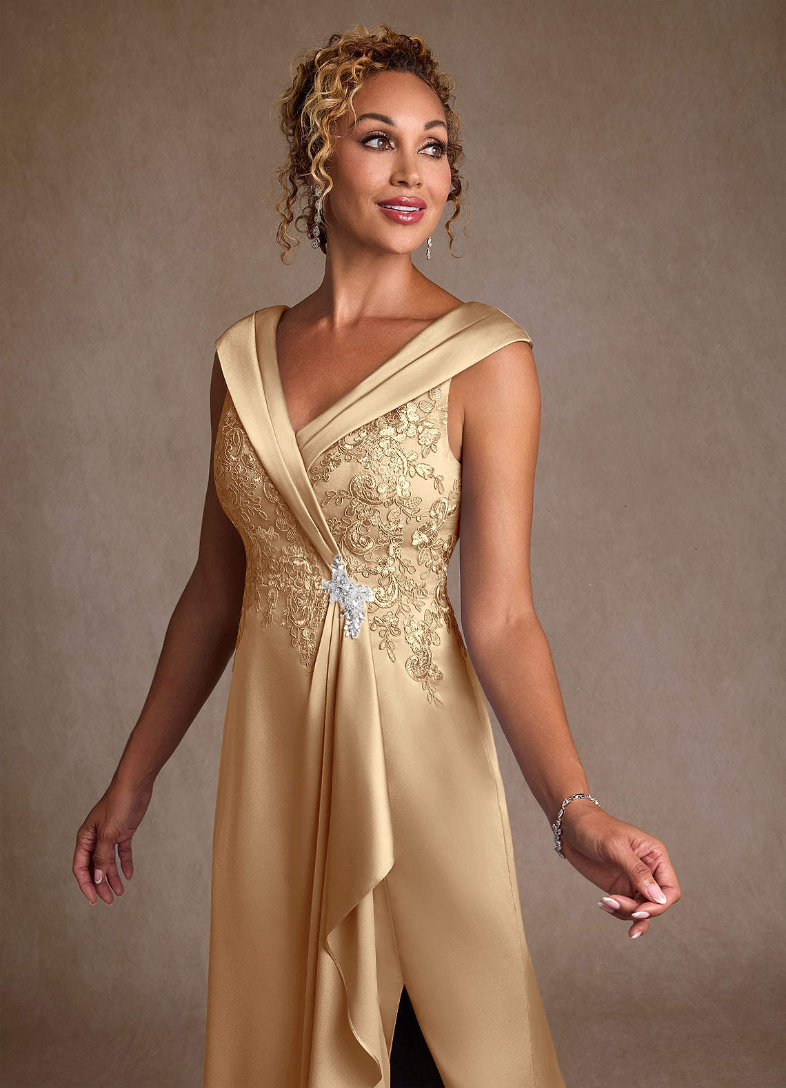 Azazie Santa Monica Mère de la mariée Robes Robe Trapèze en Dentelle Champagne image4