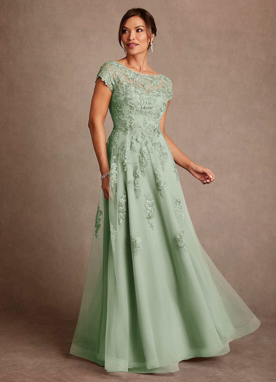 Azazie Jalinda vestidos de madre de la novia Vestido de Salvia Polvorienta de Gasa de Corte en A con Encaje image1
