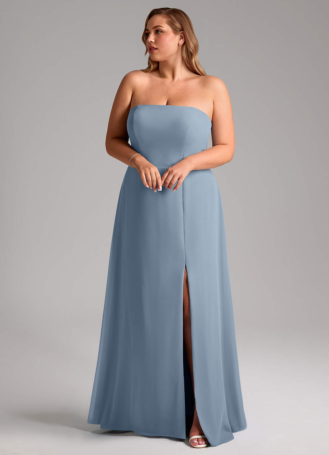 Azazie Wren Vestidos de damas de honor Vestido de Azul Polvoriento de Gasa de Corte en A Convertible con Corte Lateral image9