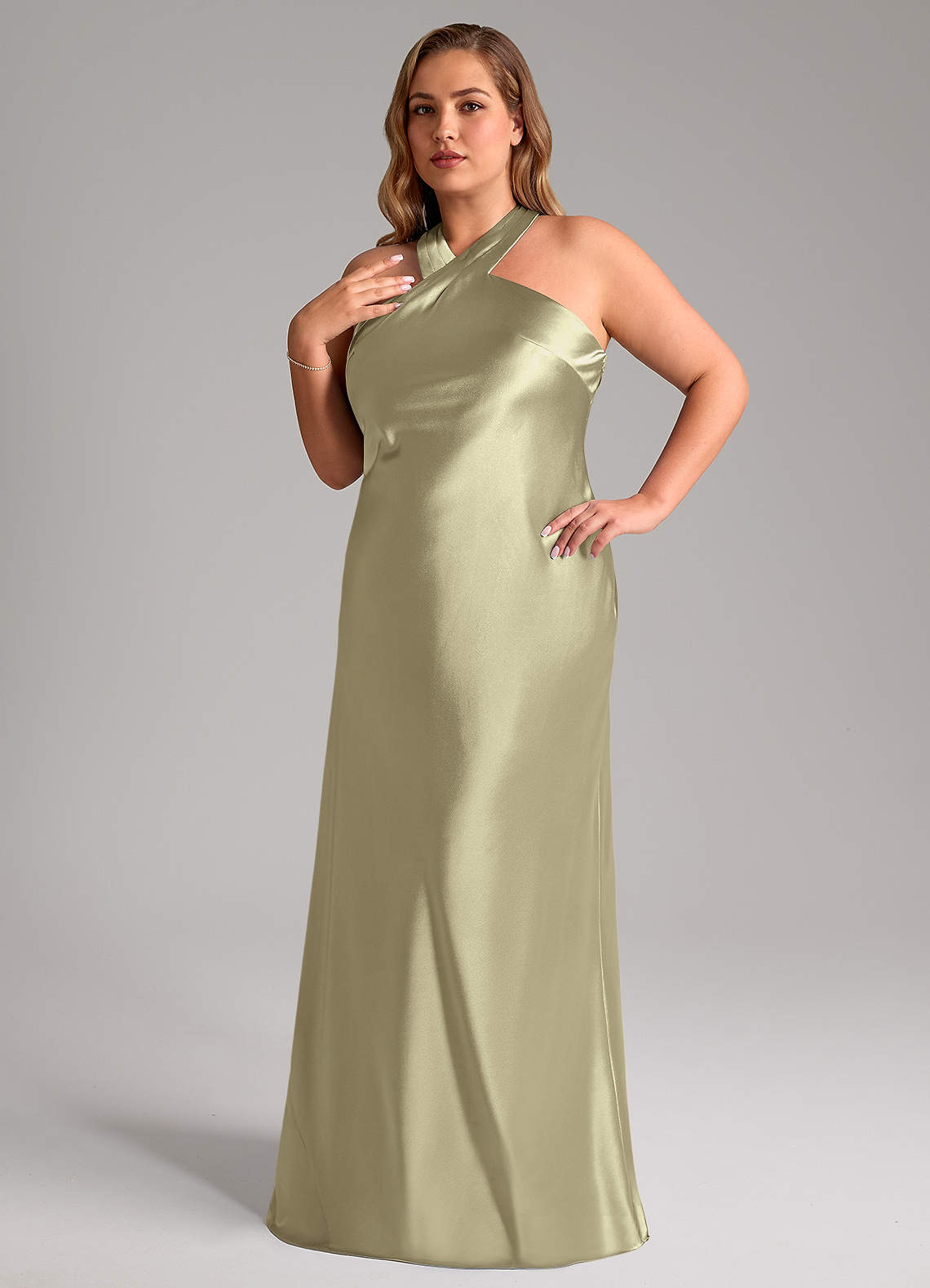 Azazie Doretta Robes de demoiselle d'honneur Robe Sirène en Satiné métallisé Arc Vert Mousse image1