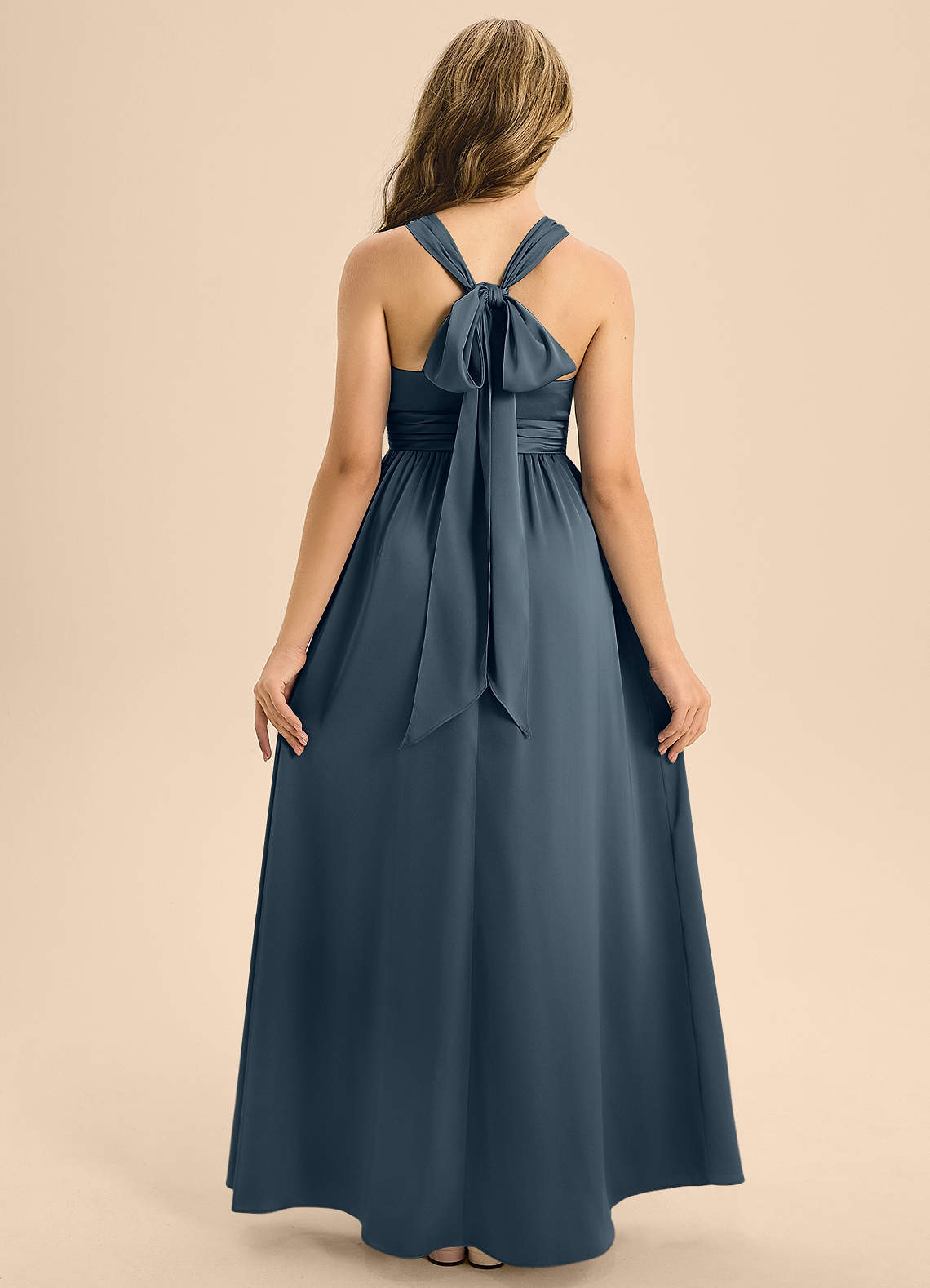 Azazie Jaylah Junior Vestido de Crepúsculo de Satén Elástico de Corte en A con Plisado image1