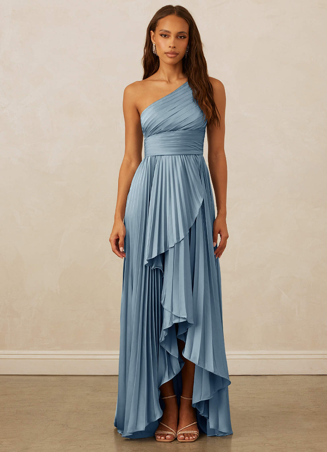 Christian Siriano Bridal for Azazie 1008 Robes de demoiselle d'honneur Robe Trapèze en Satin extensible Ue épaule Bleu Poussiéreux image1