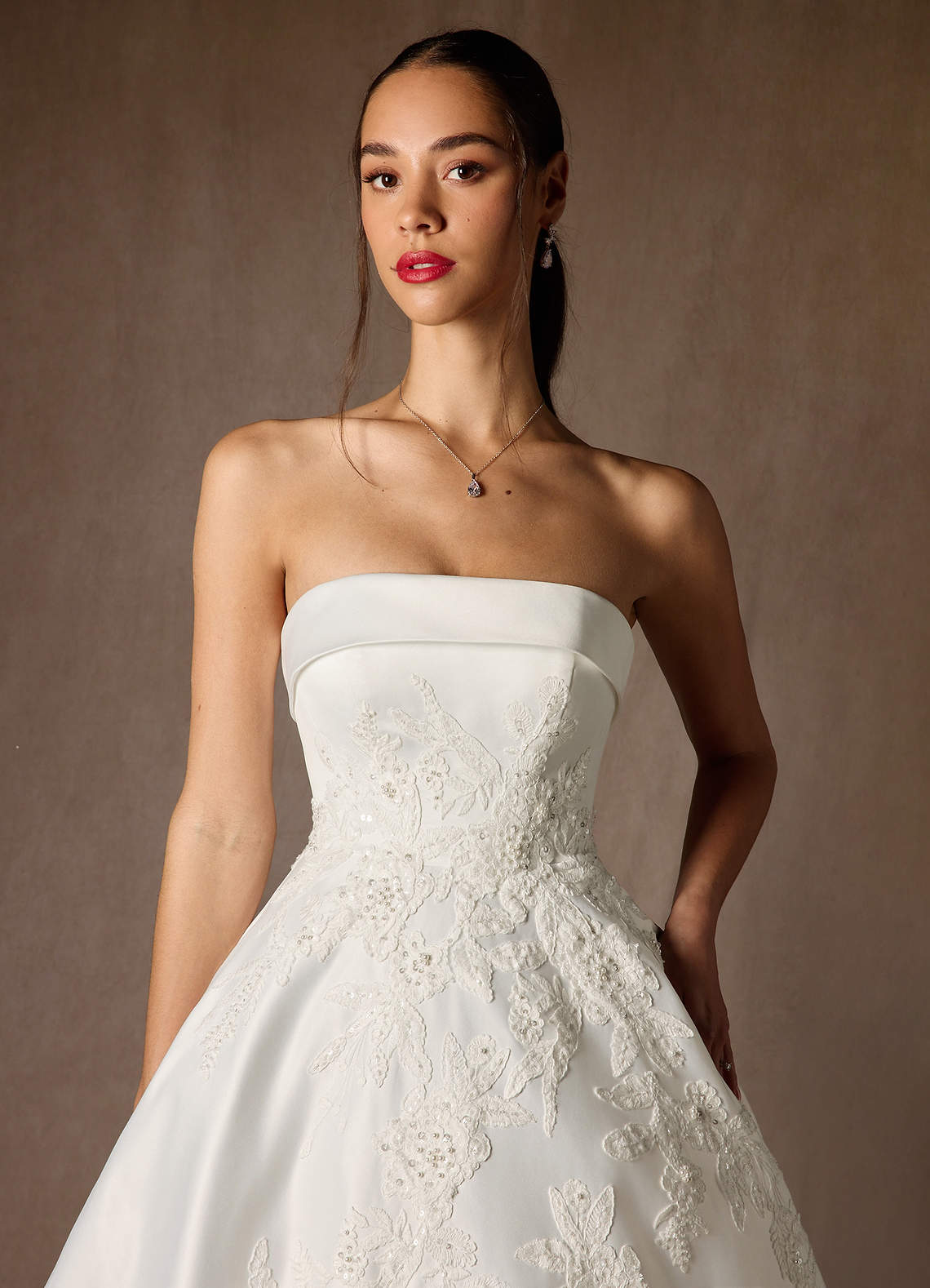 Azazie Fernanda Trouwjurken Jurk van Satijn met Baljurk Strapless Diamant Wit image12