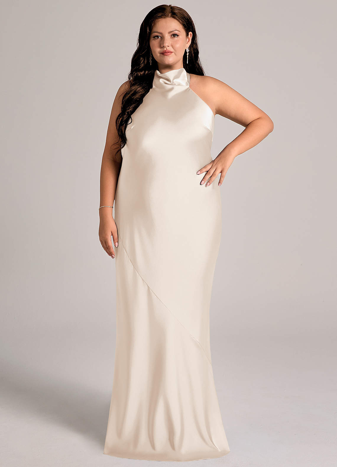 Azazie Velli Vestidos de damas de honor Vestido de Alabastro Blanco de Satén Elástico de Corte Sirena con Cuello Alto image1