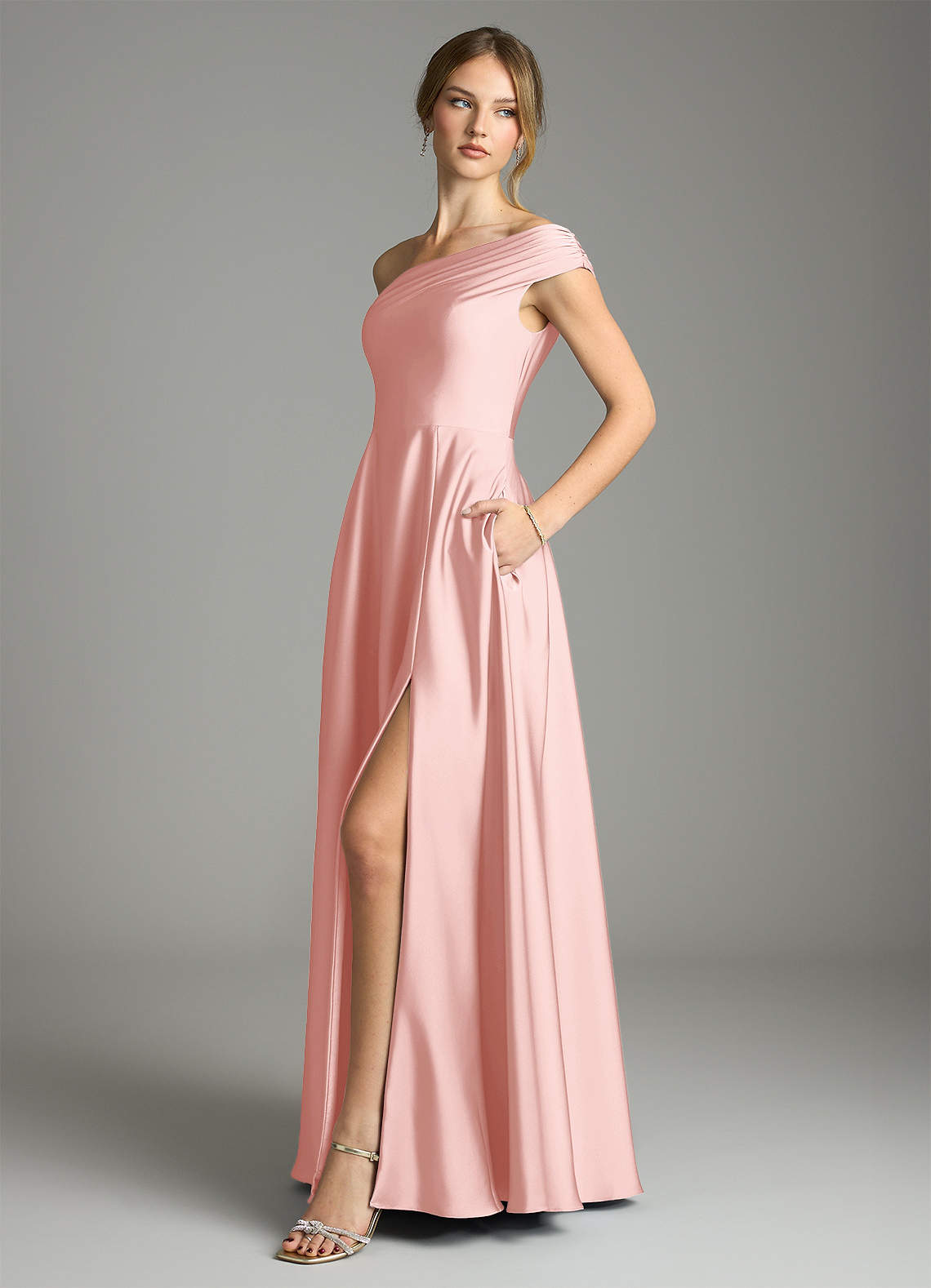 Azazie Melanie Vestidos de damas de honor Vestido de Rosa Empolvado de Satén Elástico de Línea A con Vestidos sin tirantes image3