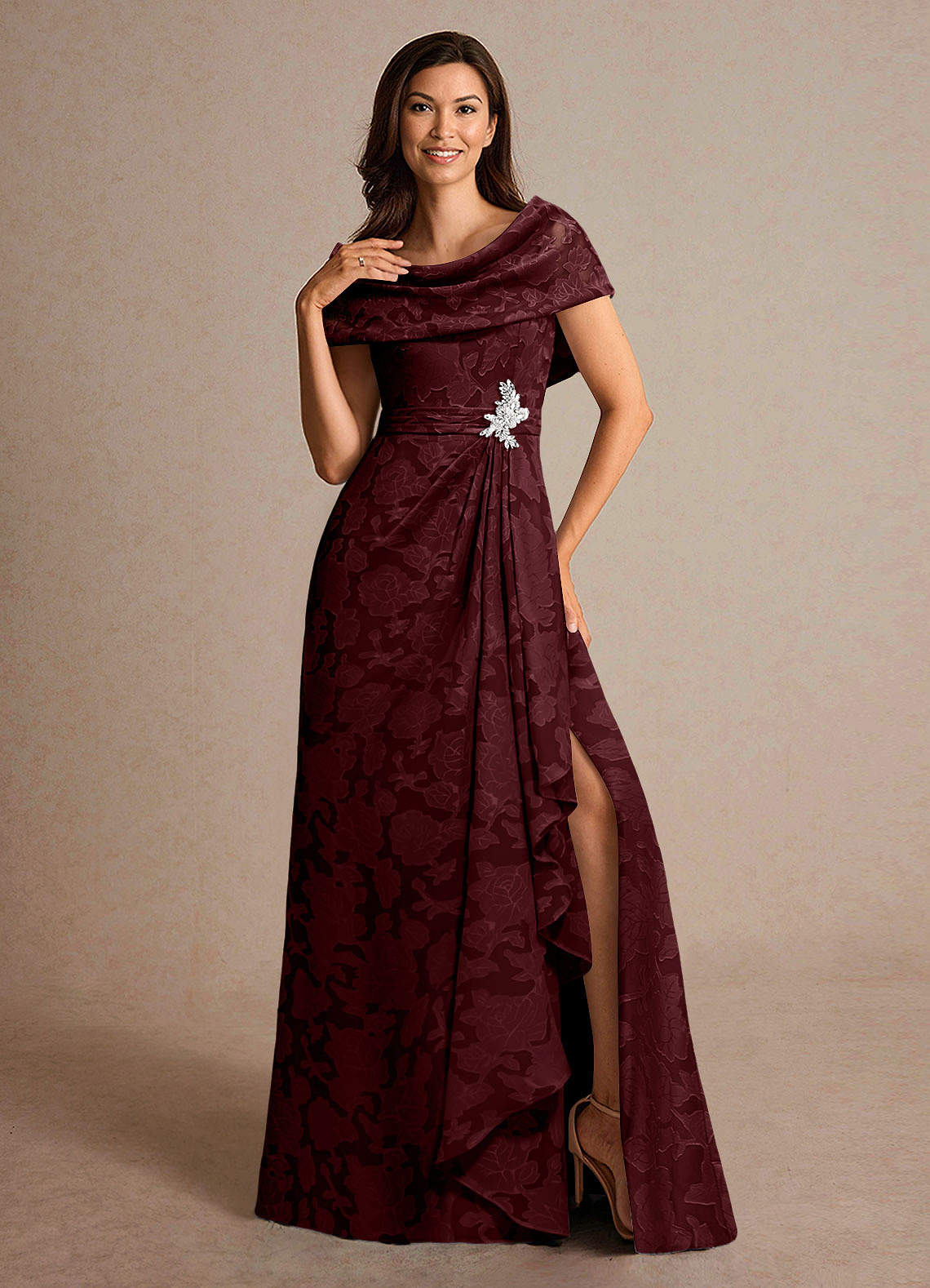 Azazie Branford vestidos de madre de la novia Vestido de Cabernet de Devorado Floral de Corte En A con Plisado image4