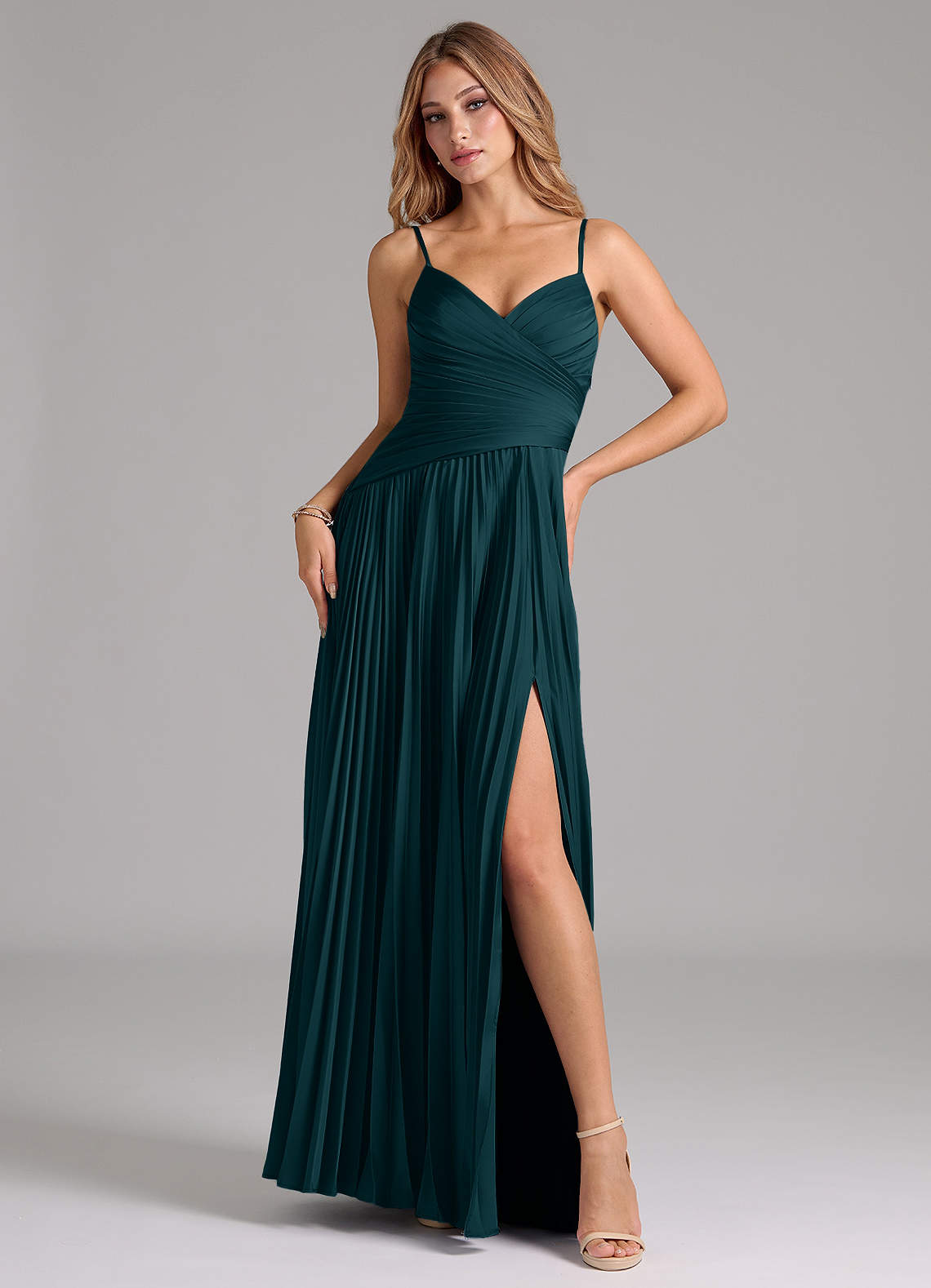 Azazie Vini Vestidos de damas de honor Vestido de Pino de Satén Elástico de Corte en A con Plisado image1