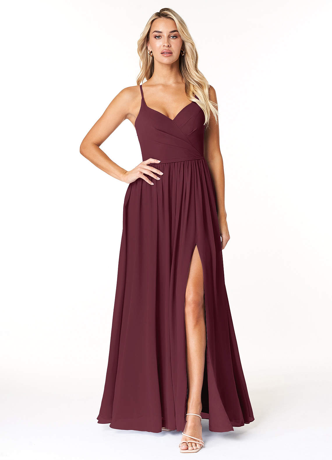 Azazie Dominic Robes de demoiselle d'honneur Robe Trapèze en Mousseline de soie Col V plissé Cabernet image1