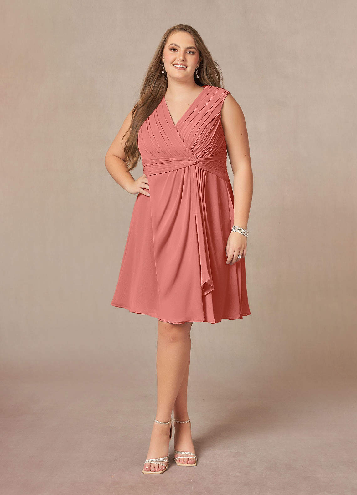 Azazie Theron Abiti per la Madre della Sposa Abito A-Line in Chiffon con Scollo a V a Pieghe Salmone Rosa image1