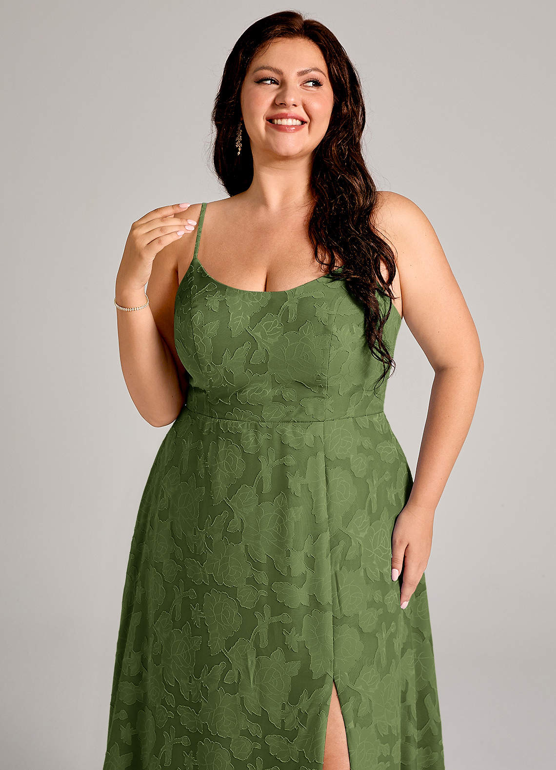 Azazie Moira Vestidos de madrinha de casamento Vestido Oliva de Esgotamento Floral de Linha A com Racha Lateral image11